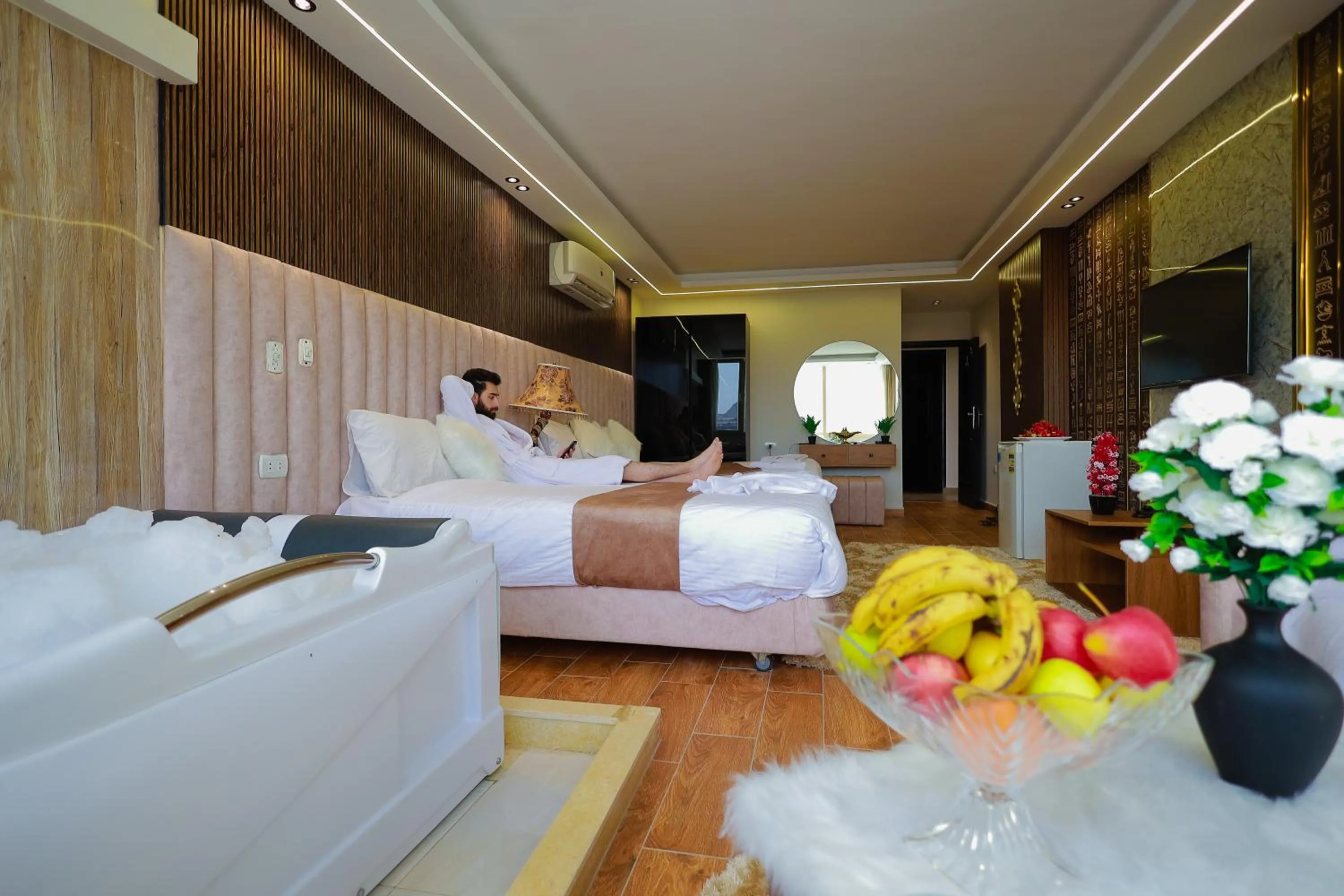 Photo of the whole room, Bed in The Muse Pyramids INN