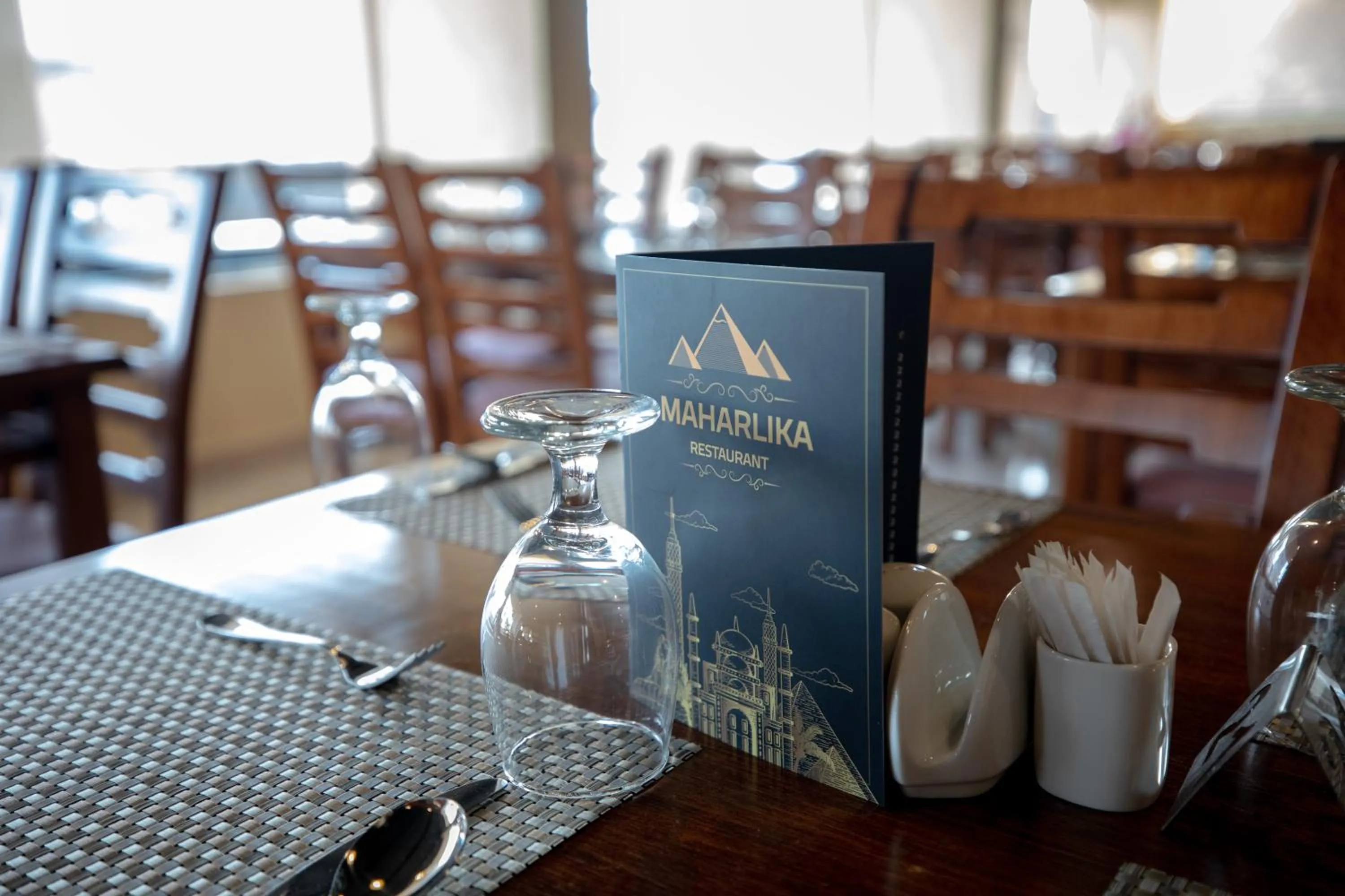 Restaurant/places to eat in The Muse Pyramids INN