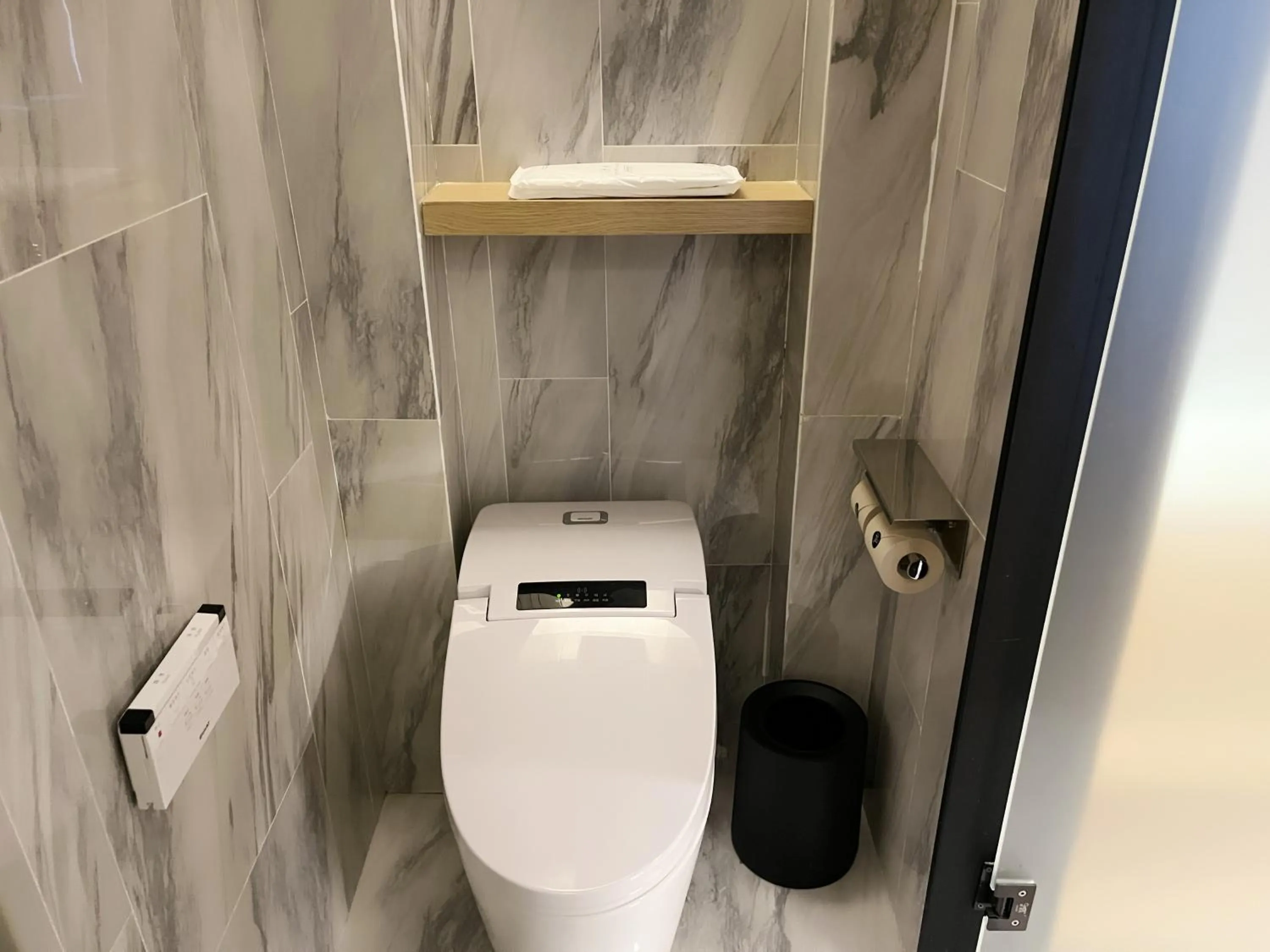 Toilet in Tuke China Hotel Shanghai Hongqiao Airport