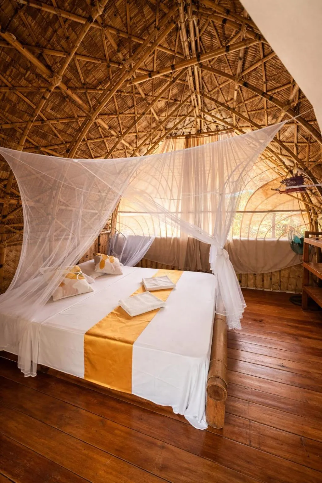Bed in Dos Playa EcoCamp Daracoton Island
