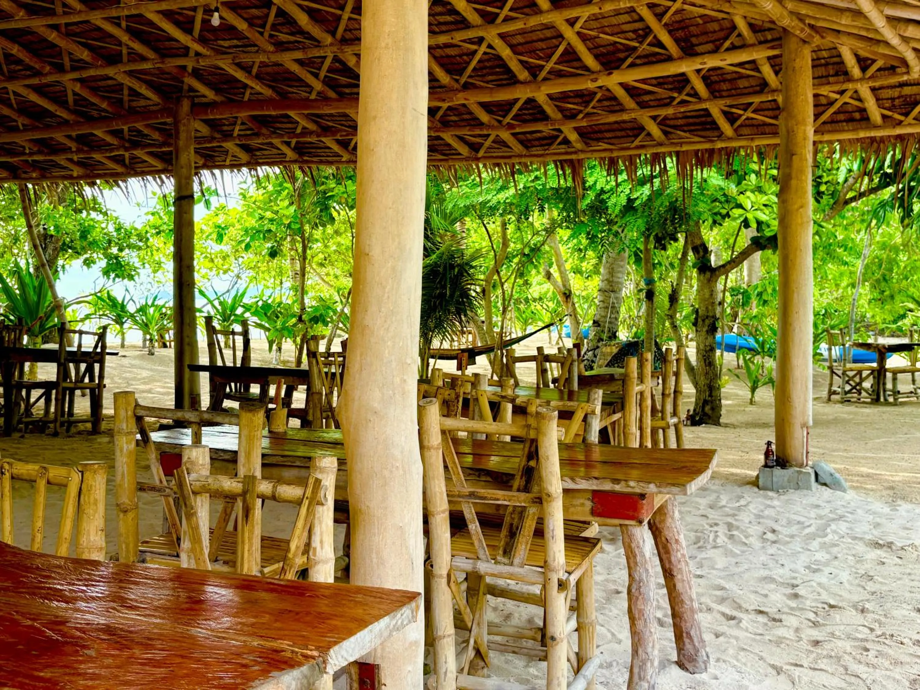 Restaurant/places to eat in Dos Playa EcoCamp Daracoton Island