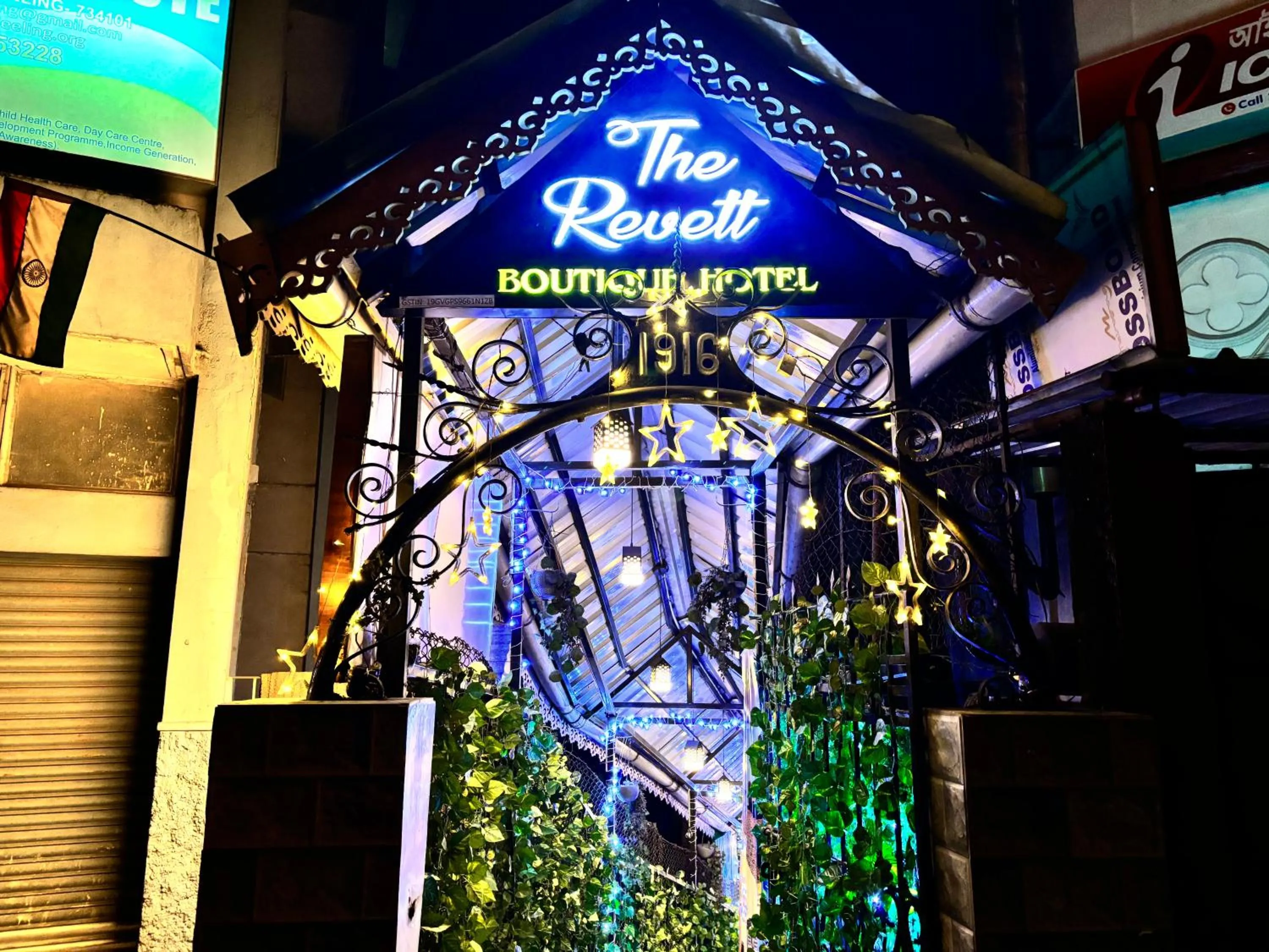 Facade/entrance in The Revett