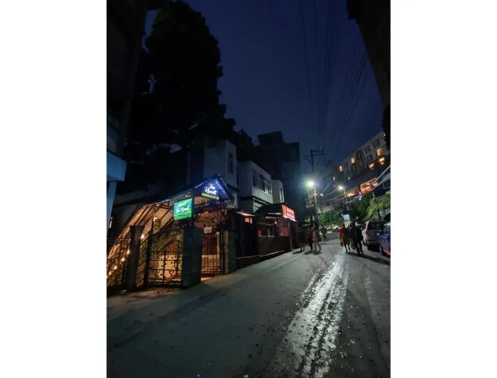 Facade/entrance in The Revett Facade/entrance in The Revett