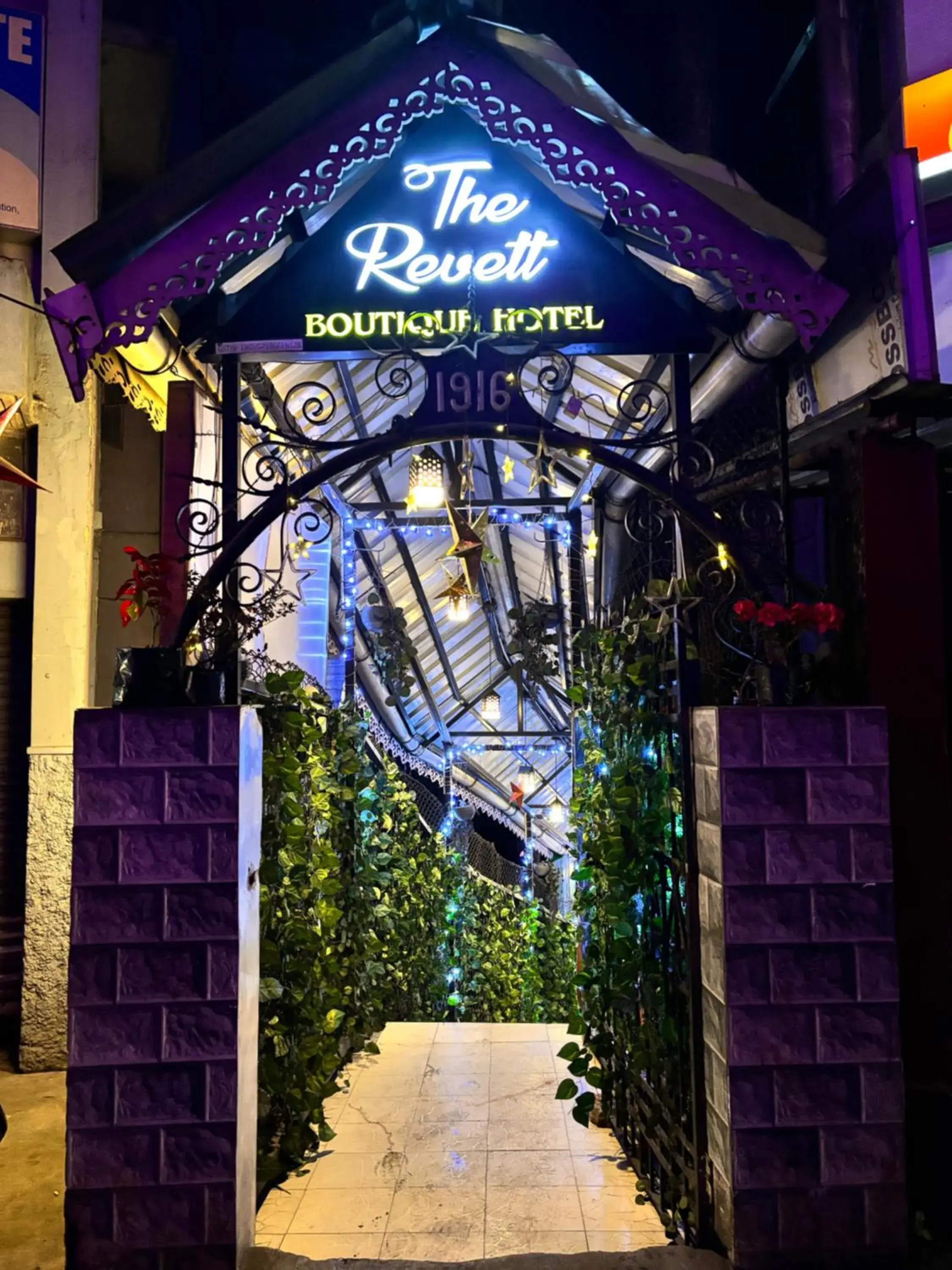 Facade/entrance in The Revett Facade/entrance in The Revett