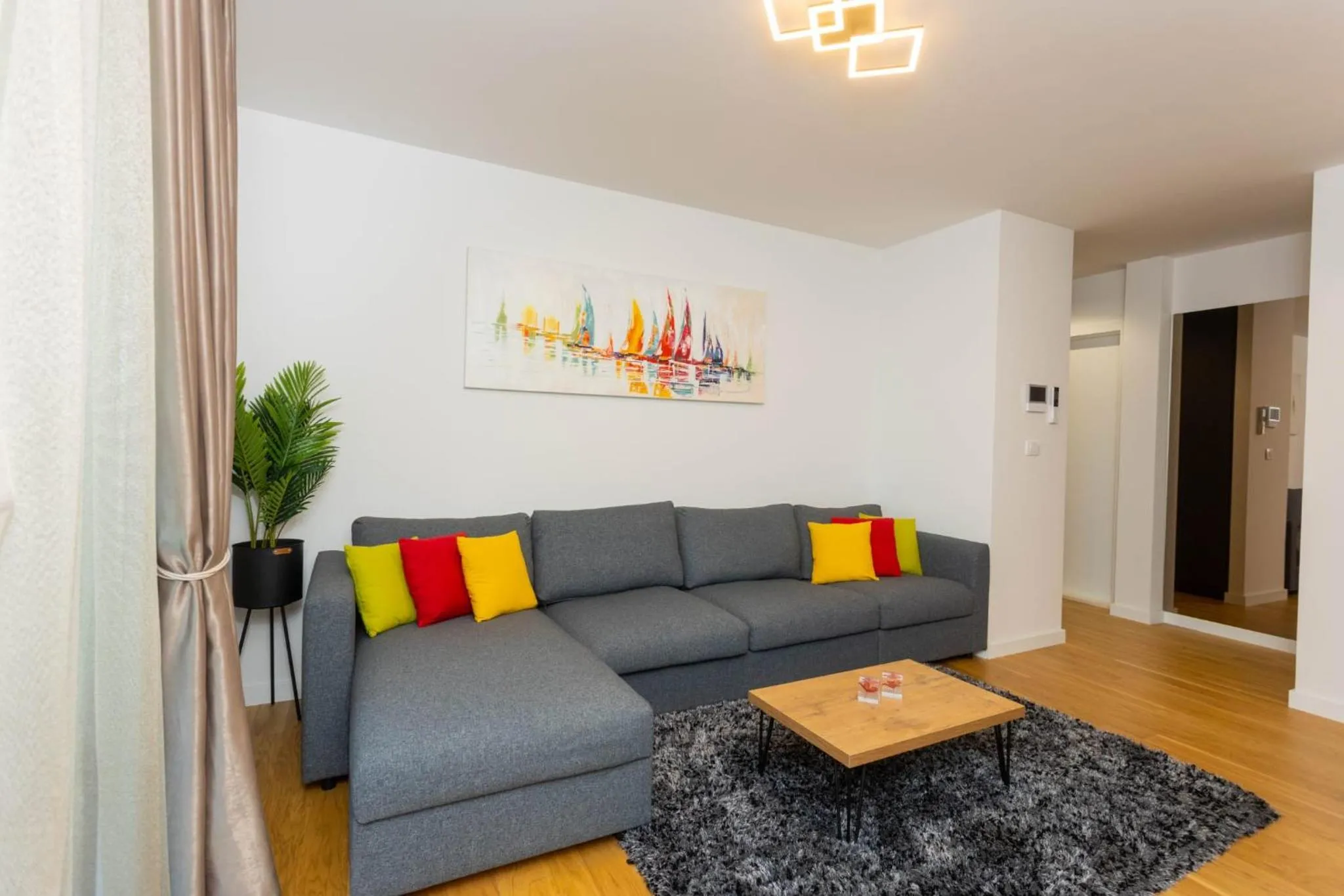 Apartment - free parking in garage , mountain and seaview , quiet neighbourhood