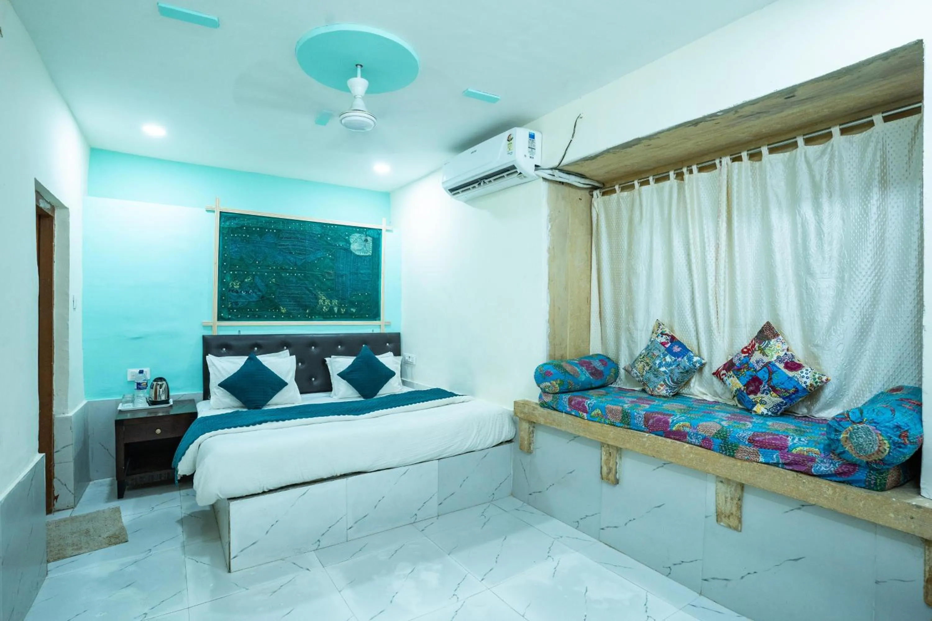 Budget Double Room in Explore Hostel Life Jaisalmer