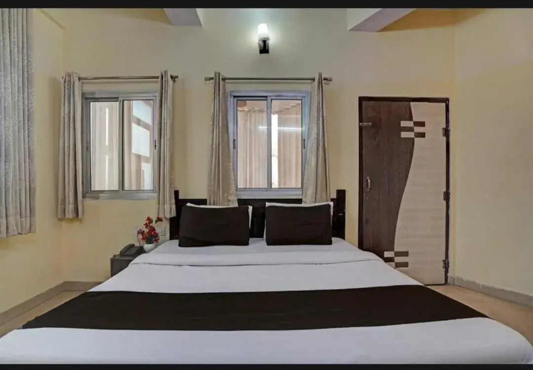 Deluxe Room - single occupancy in AK VILAS - BEST BUDGETED HOTEL IN JAIPUR Deluxe Room - single occupancy in AK VILAS - BEST BUDGETED HOTEL IN JAIPUR
