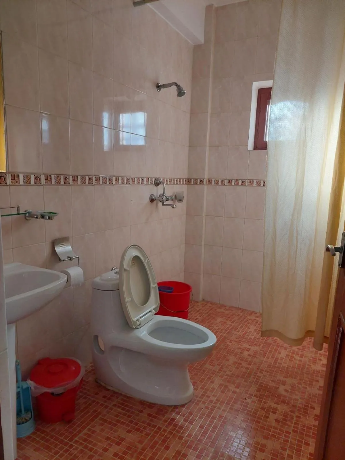 Shower in Blue Planet Lodge & Restaurant