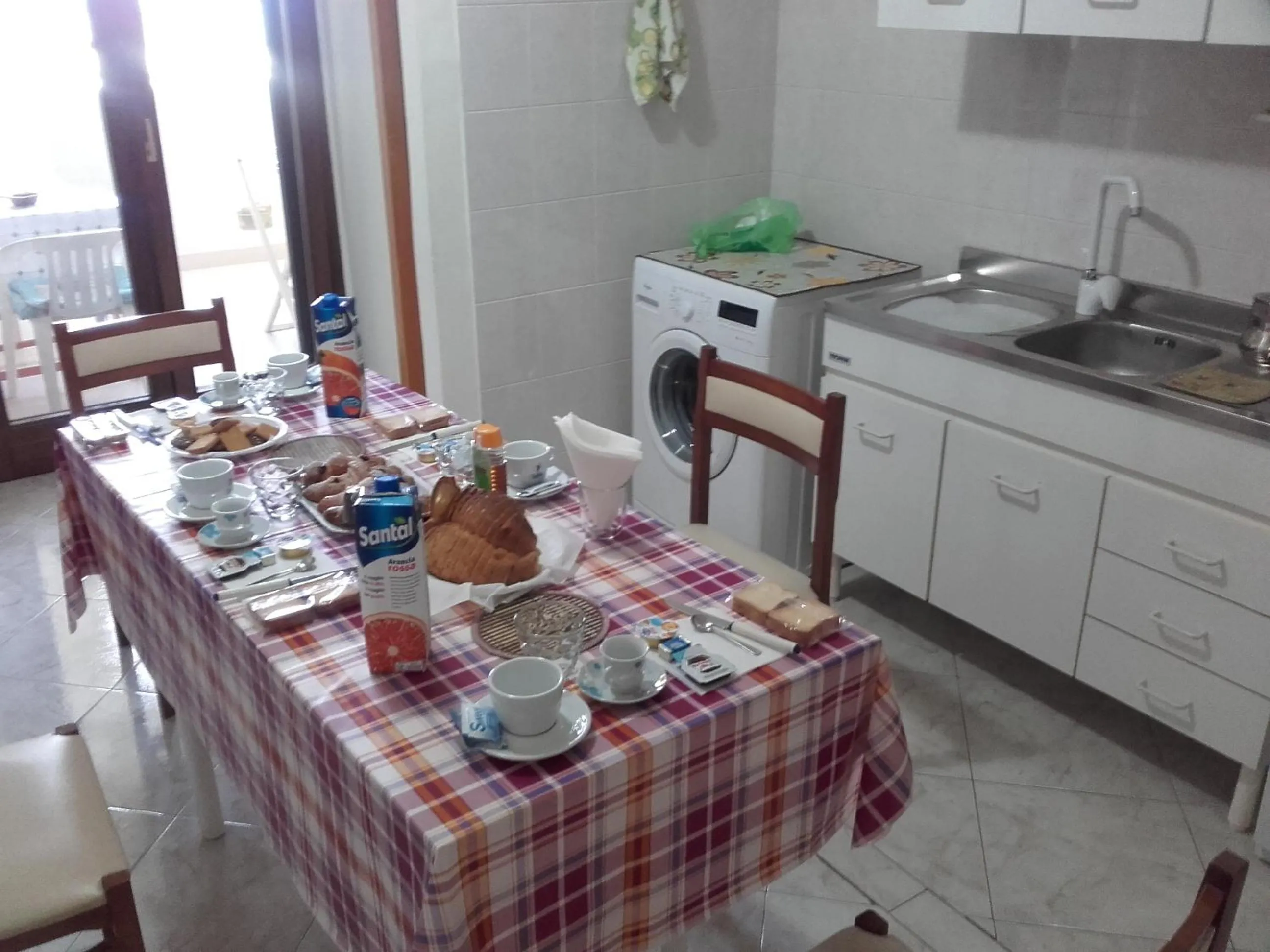 Food and drinks in Home Sweet Home