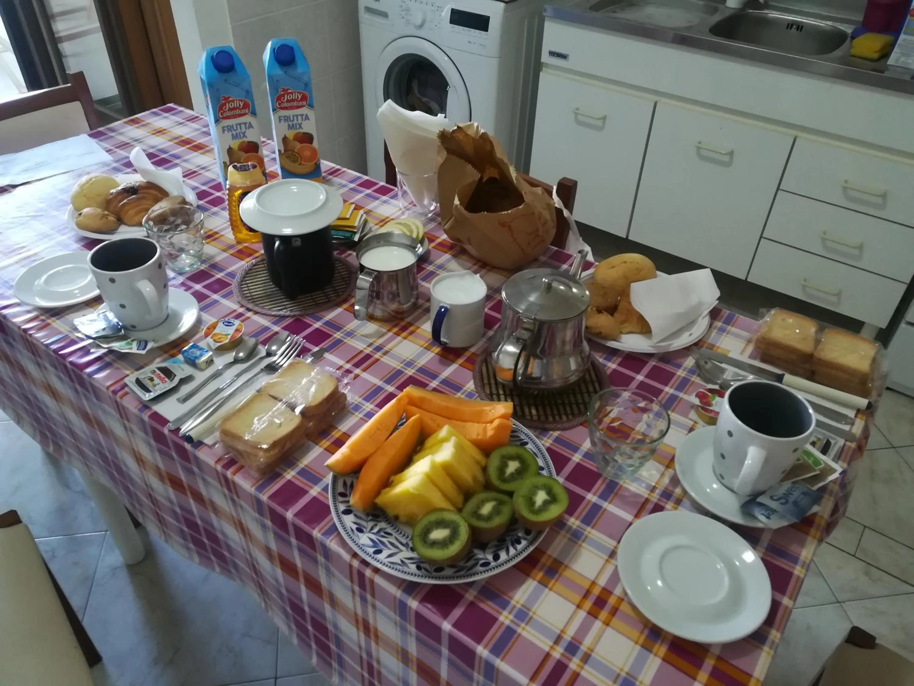 Food and drinks in Home Sweet Home