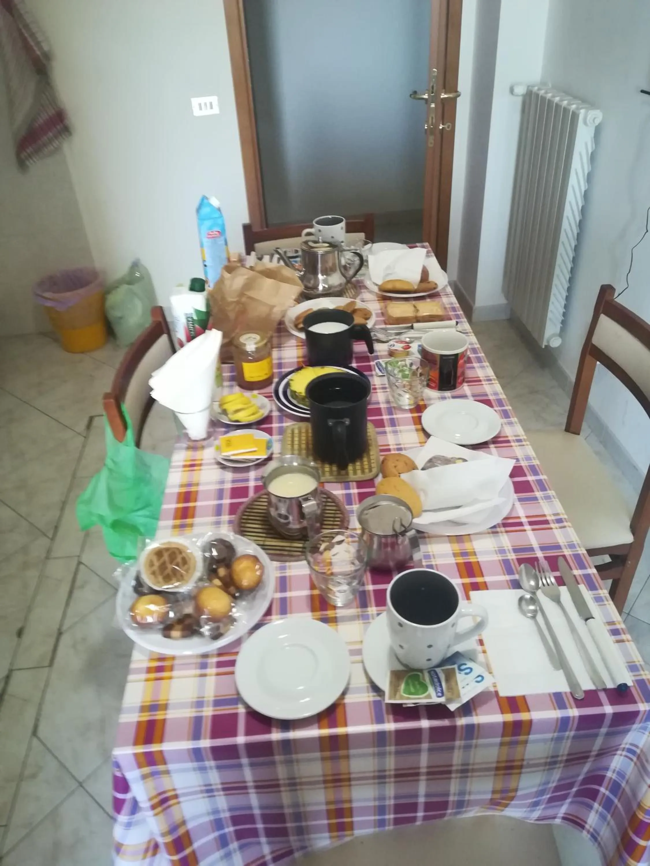 Food and drinks in Home Sweet Home