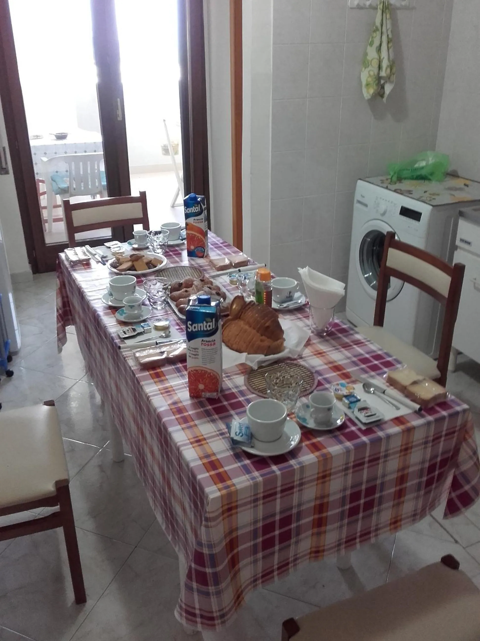 Food and drinks in Home Sweet Home