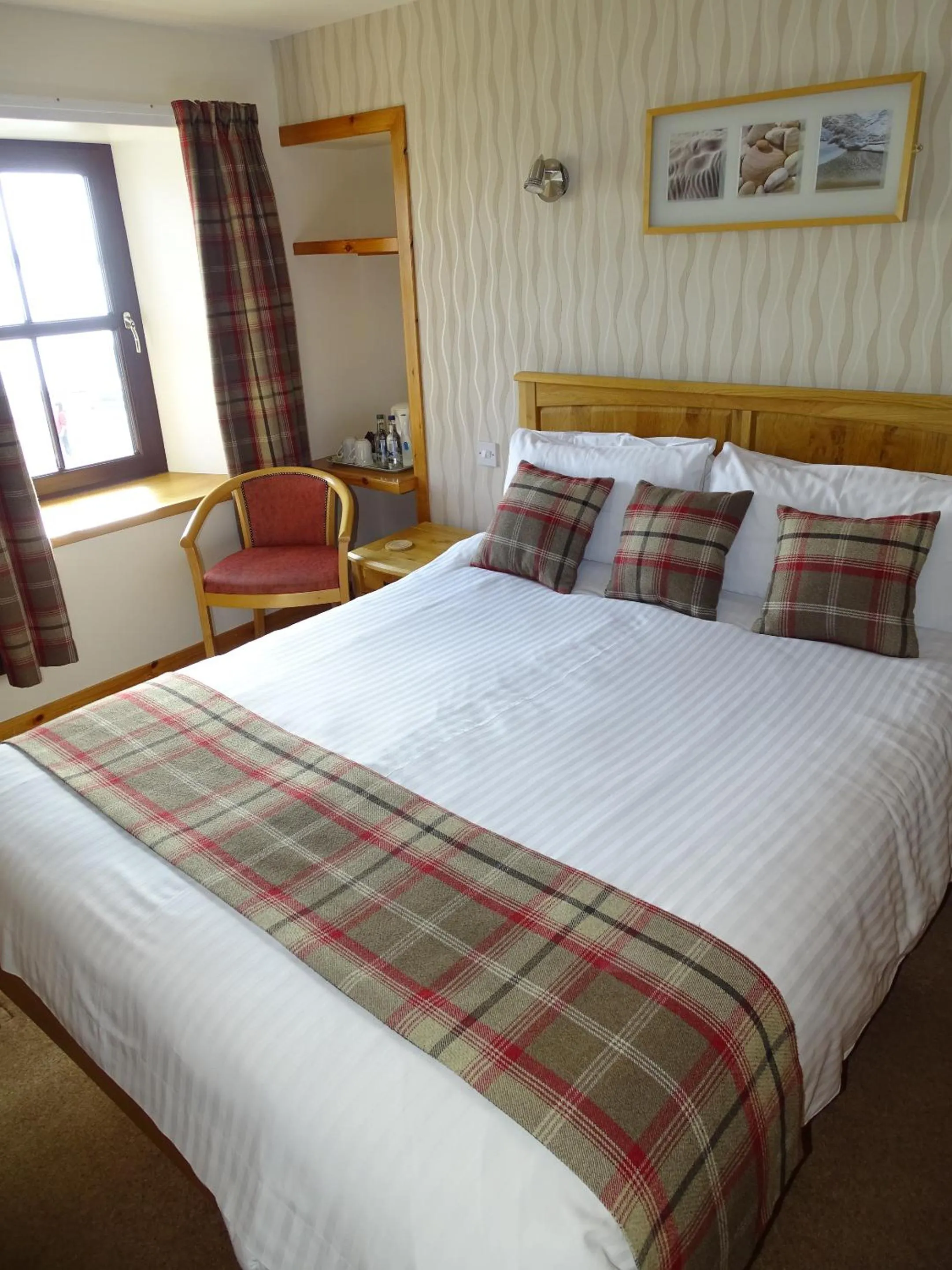 Bedroom, Bed in The Sands Hotel, Orkney