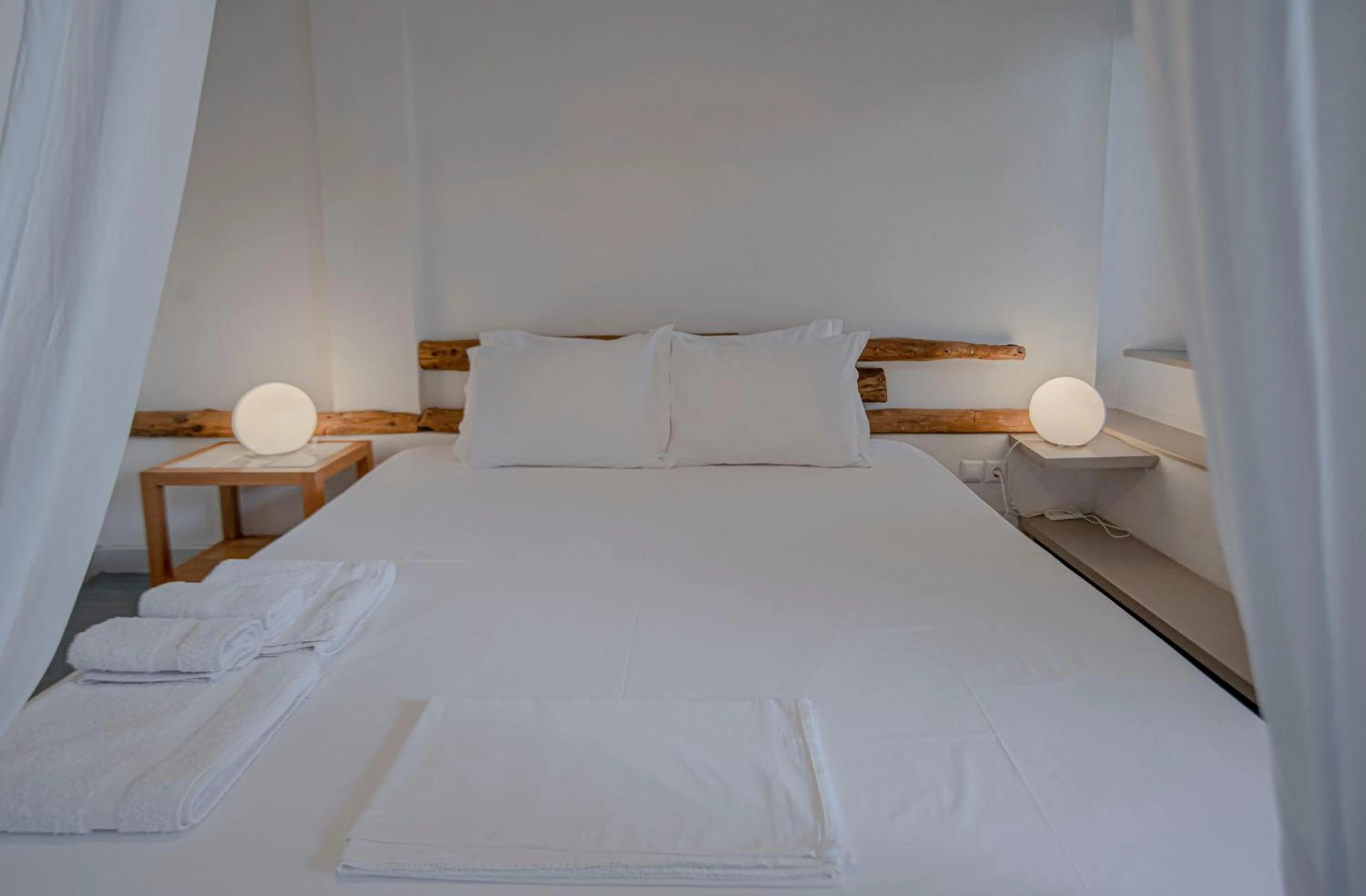 Bed in Militiko