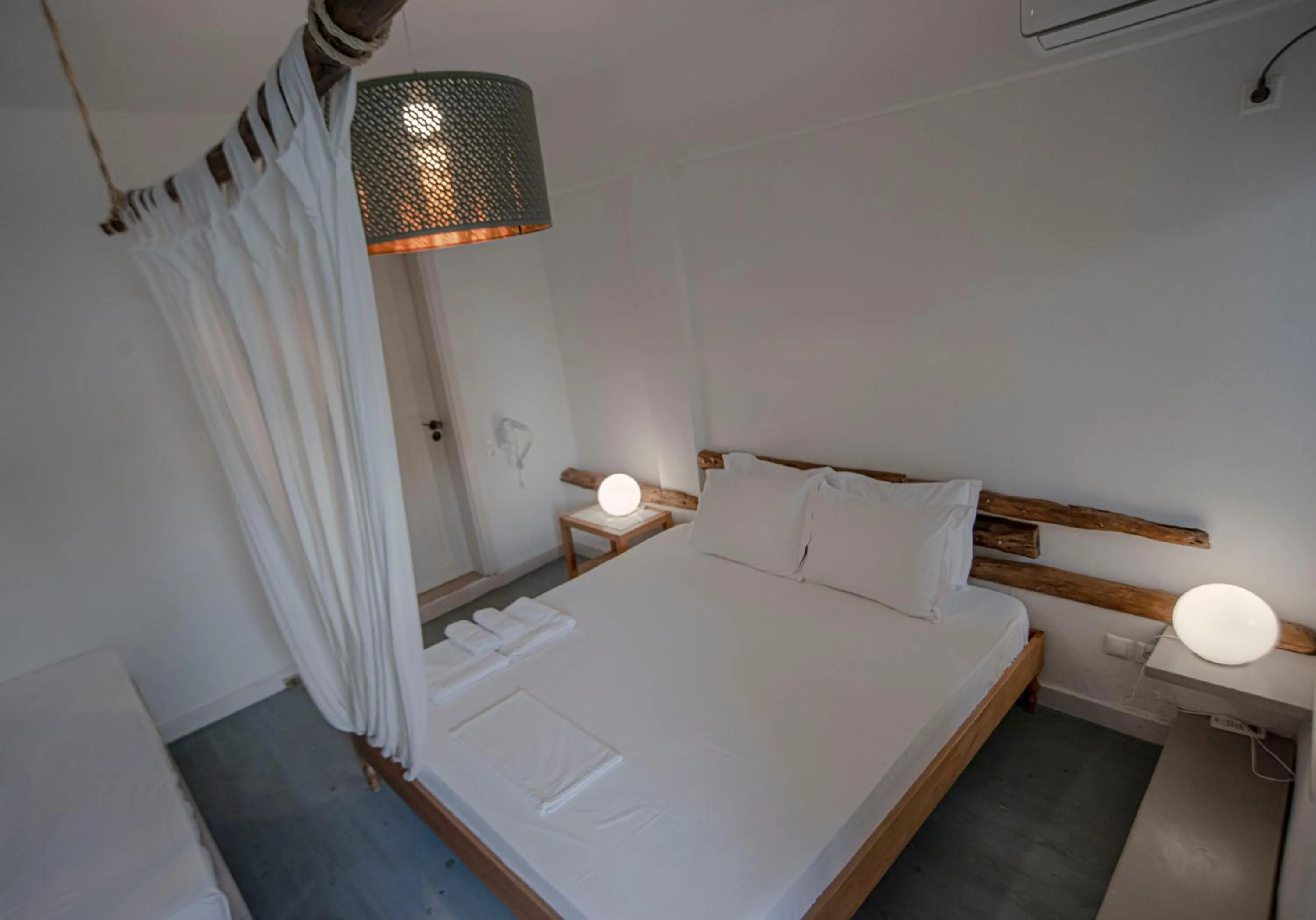 Bed in Militiko
