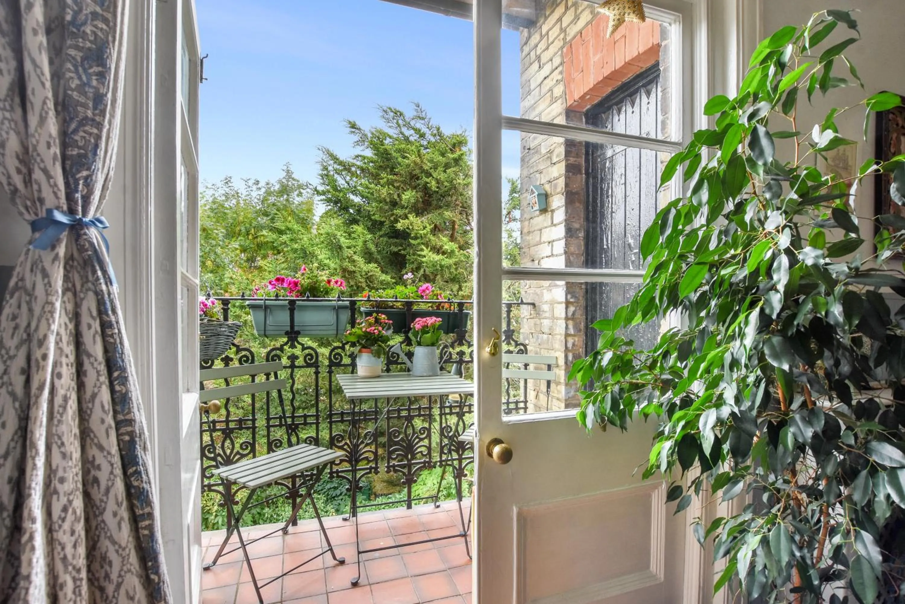 Charming London with balcony