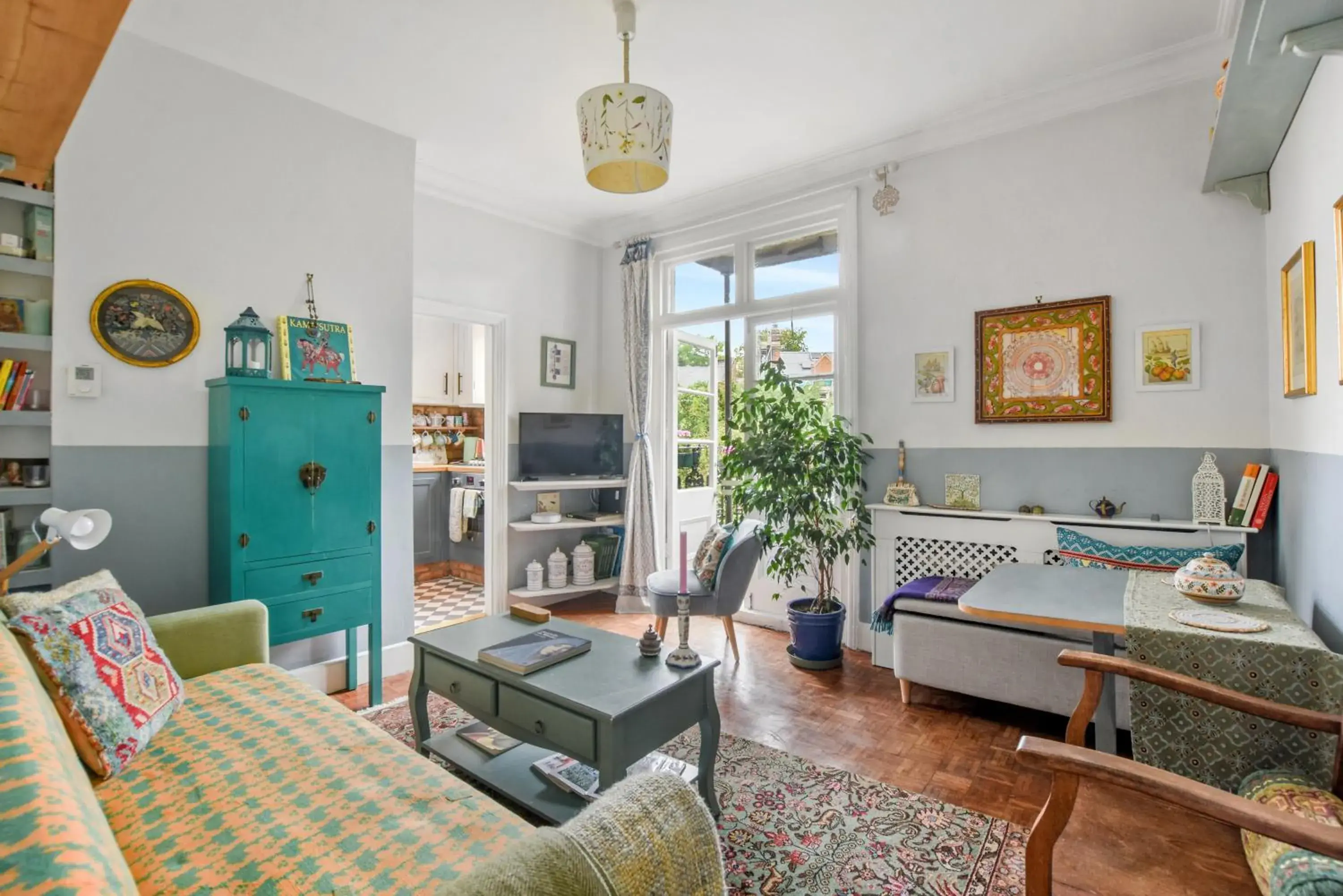 Charming London with balcony Charming London with balcony