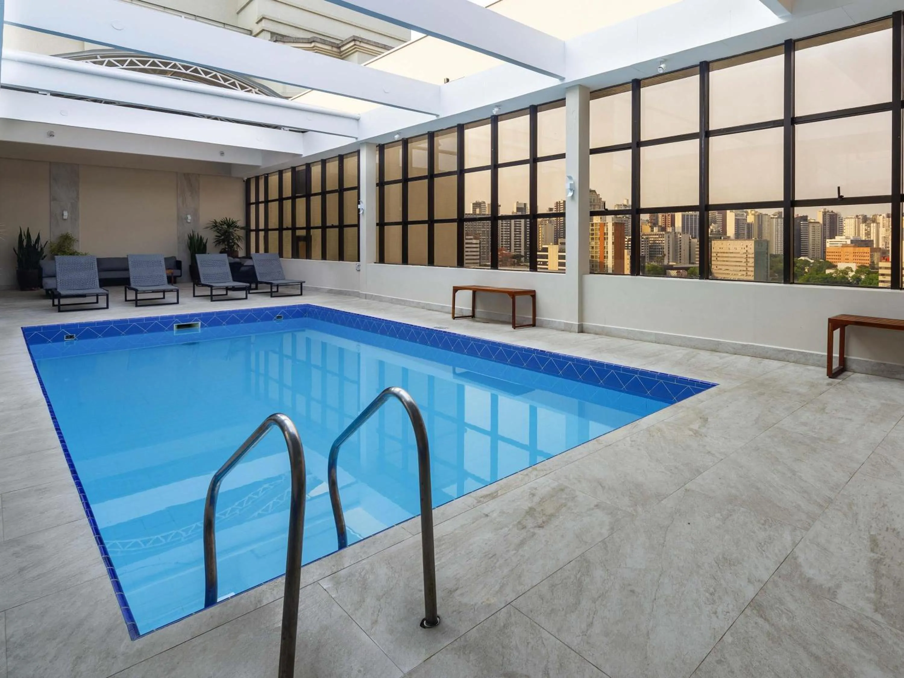 Pool view in Mercure Curitiba Golden
