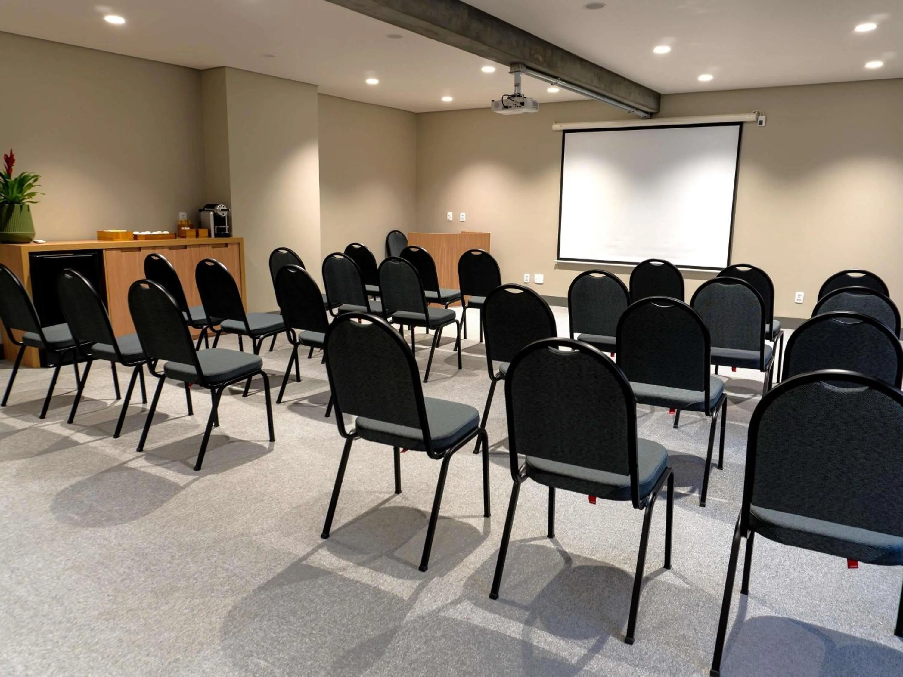 Meeting/conference room in Mercure Curitiba Golden
