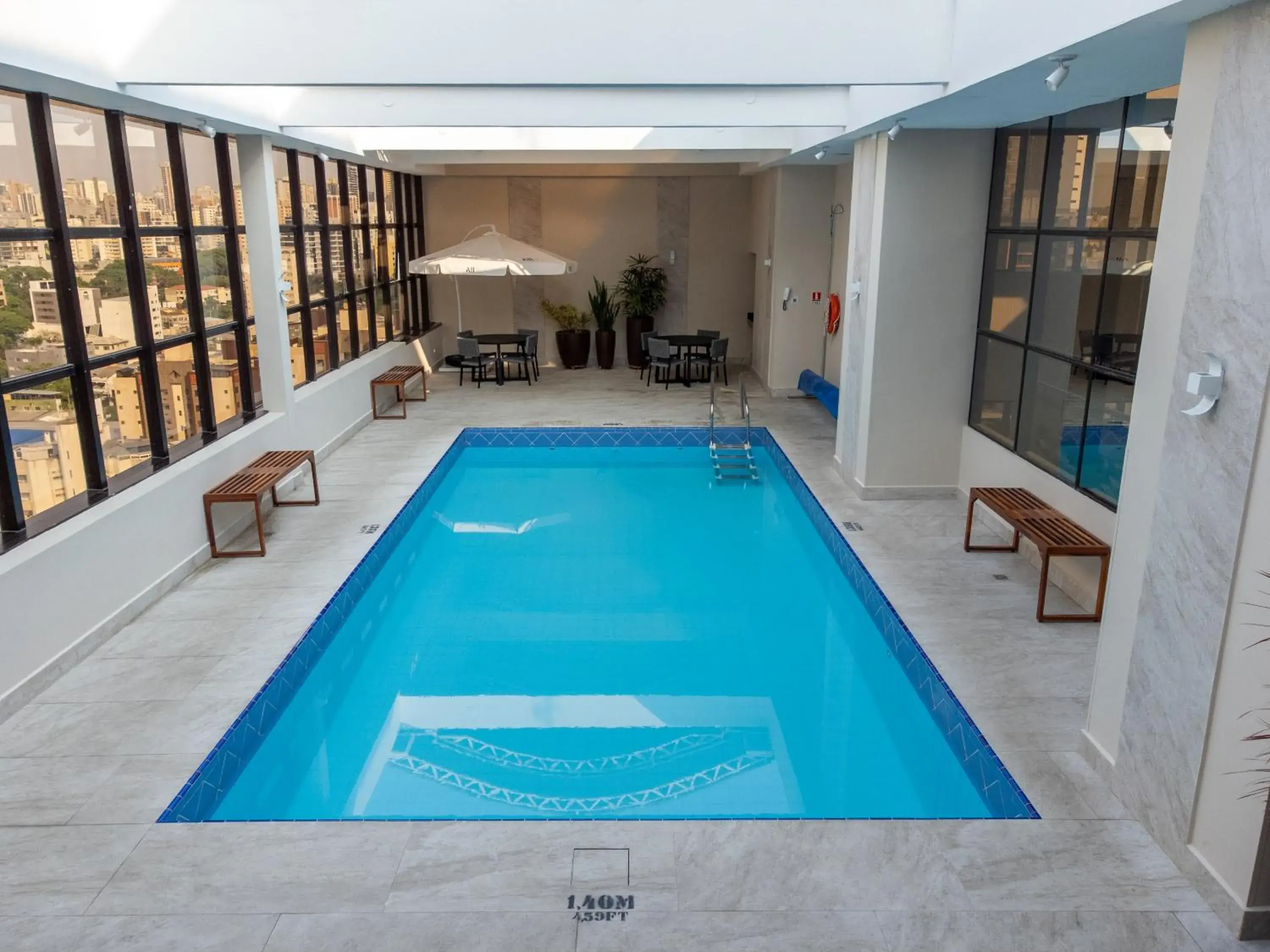 Swimming pool in Mercure Curitiba Golden Swimming pool in Mercure Curitiba Golden