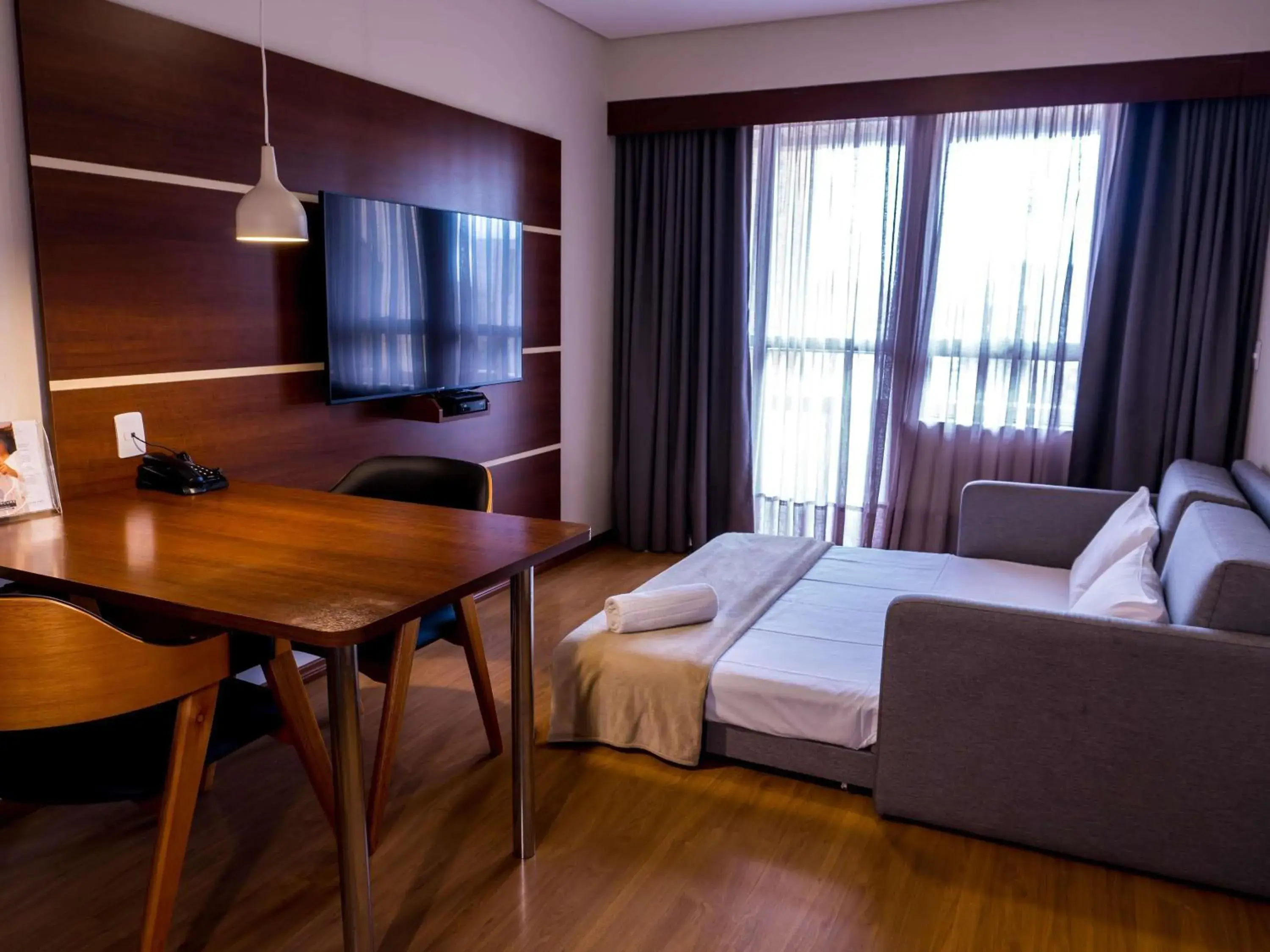 Adapted Superior Room with One Double Bed and Sofa Bed in Mercure Curitiba Golden Adapted Superior Room with One Double Bed and Sofa Bed in Mercure Curitiba Golden
