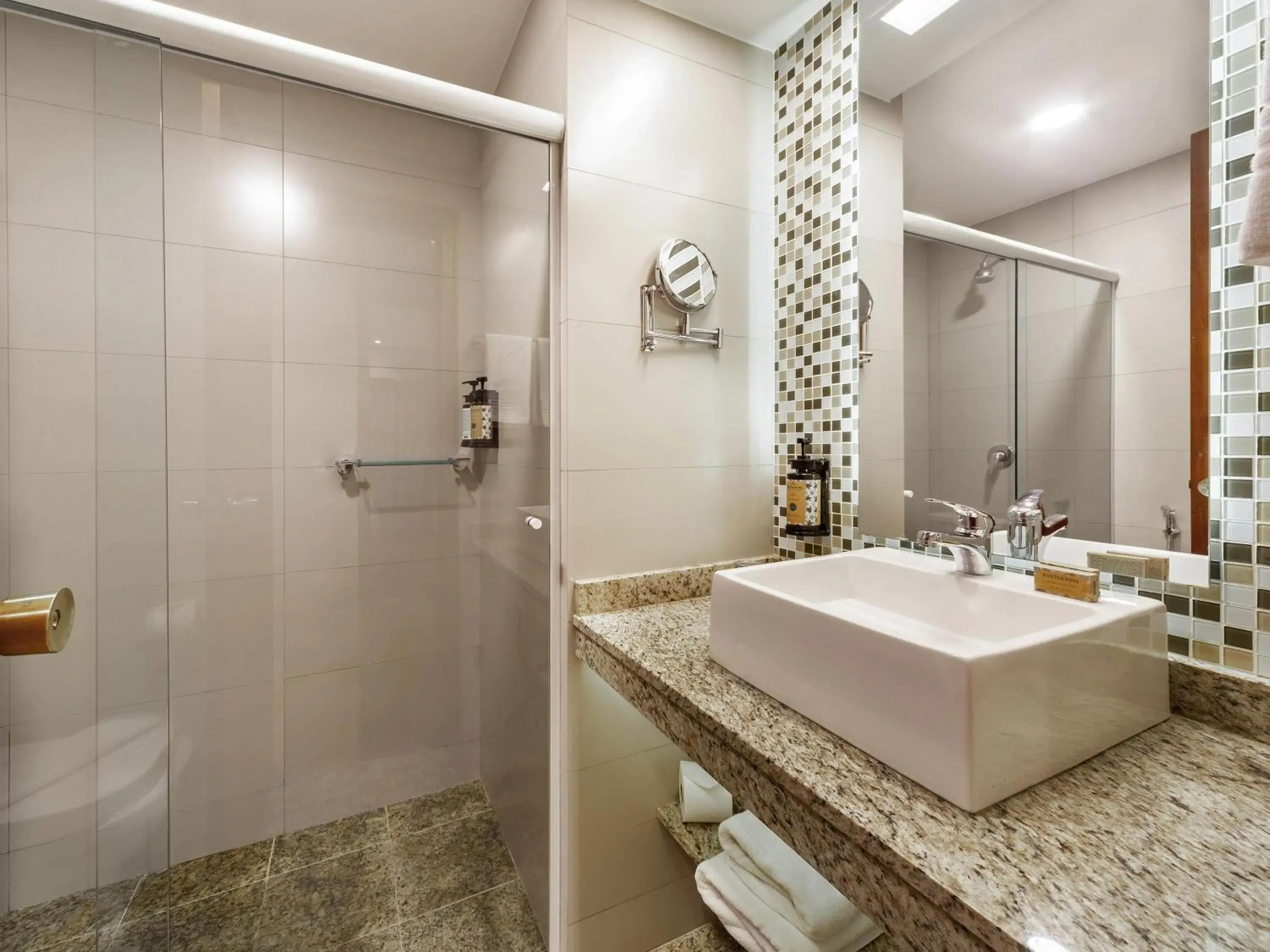 Superior Twin Room with Sofa Bed in Mercure Curitiba Golden Superior Twin Room with Sofa Bed in Mercure Curitiba Golden