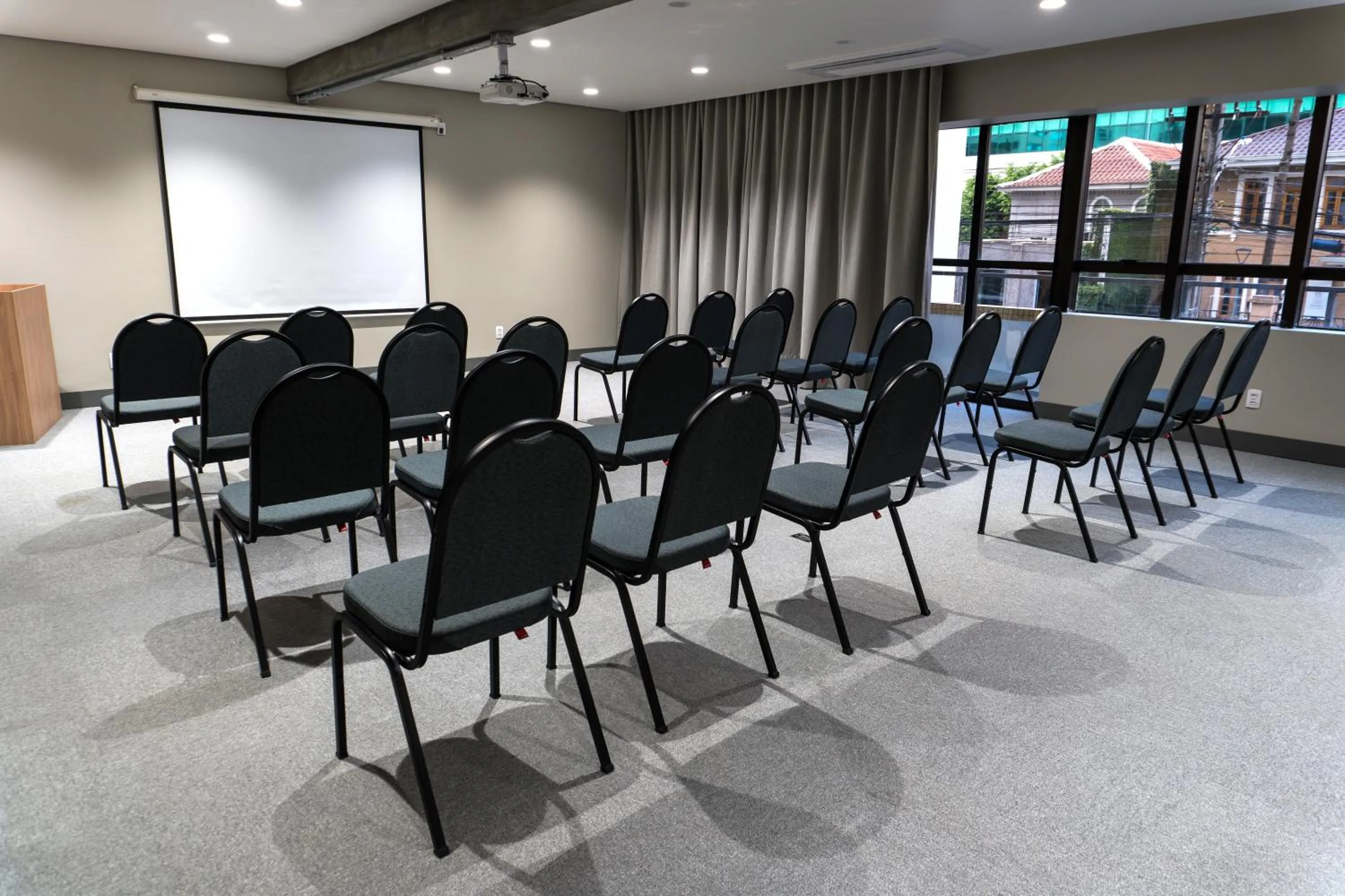 Meeting/conference room in Mercure Curitiba Golden