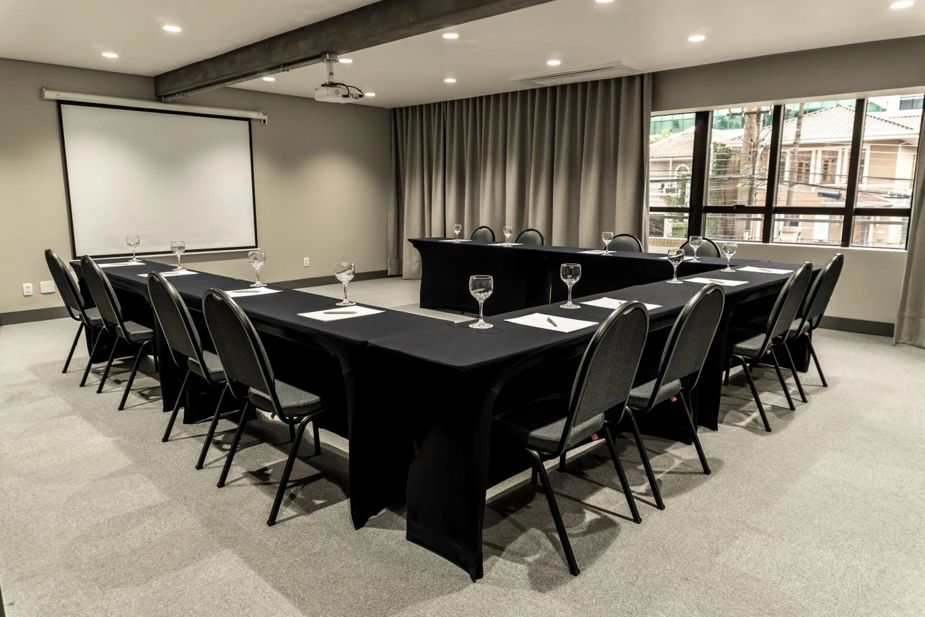 Meeting/conference room in Mercure Curitiba Golden