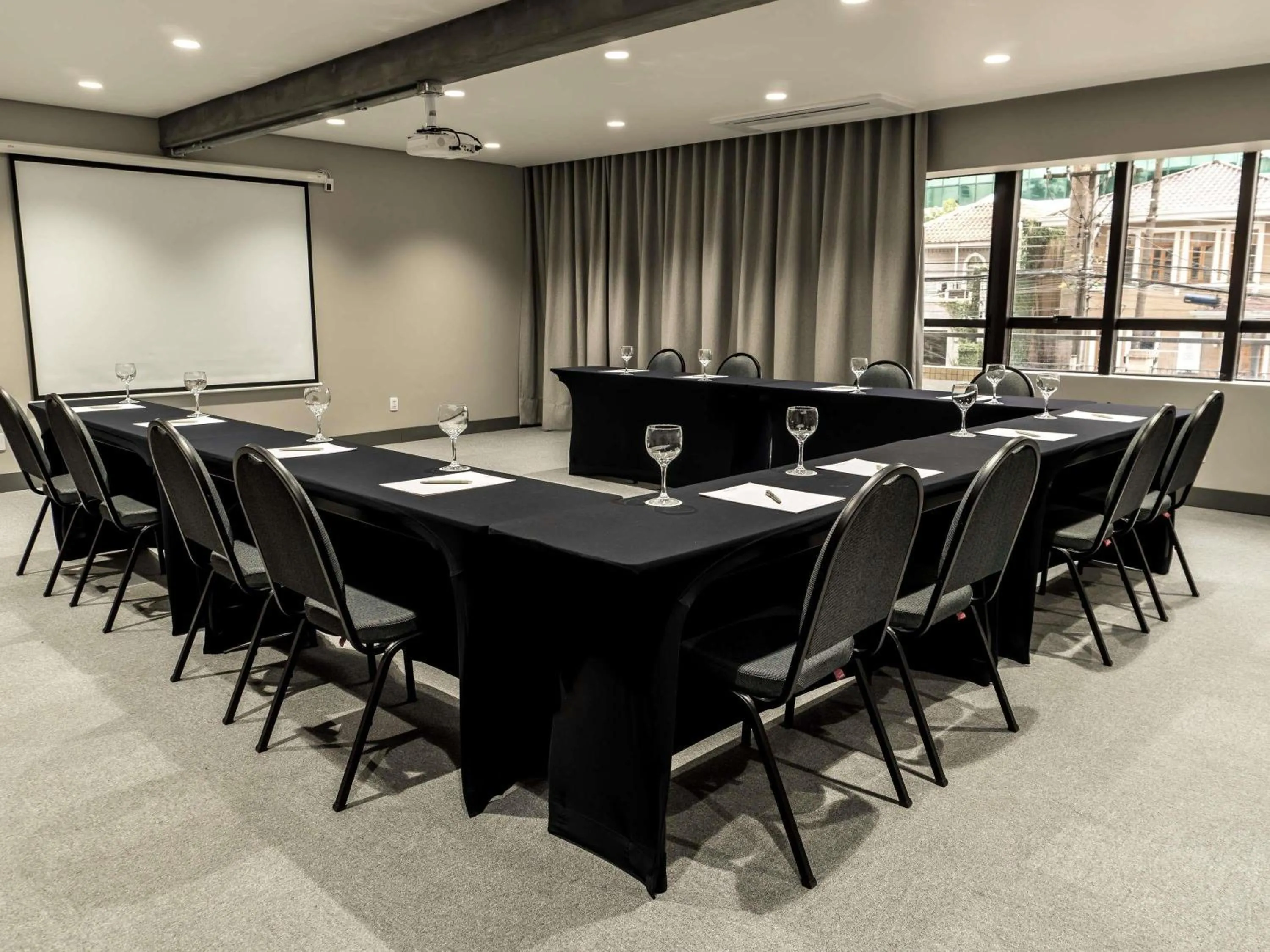 Meeting/conference room in Mercure Curitiba Golden