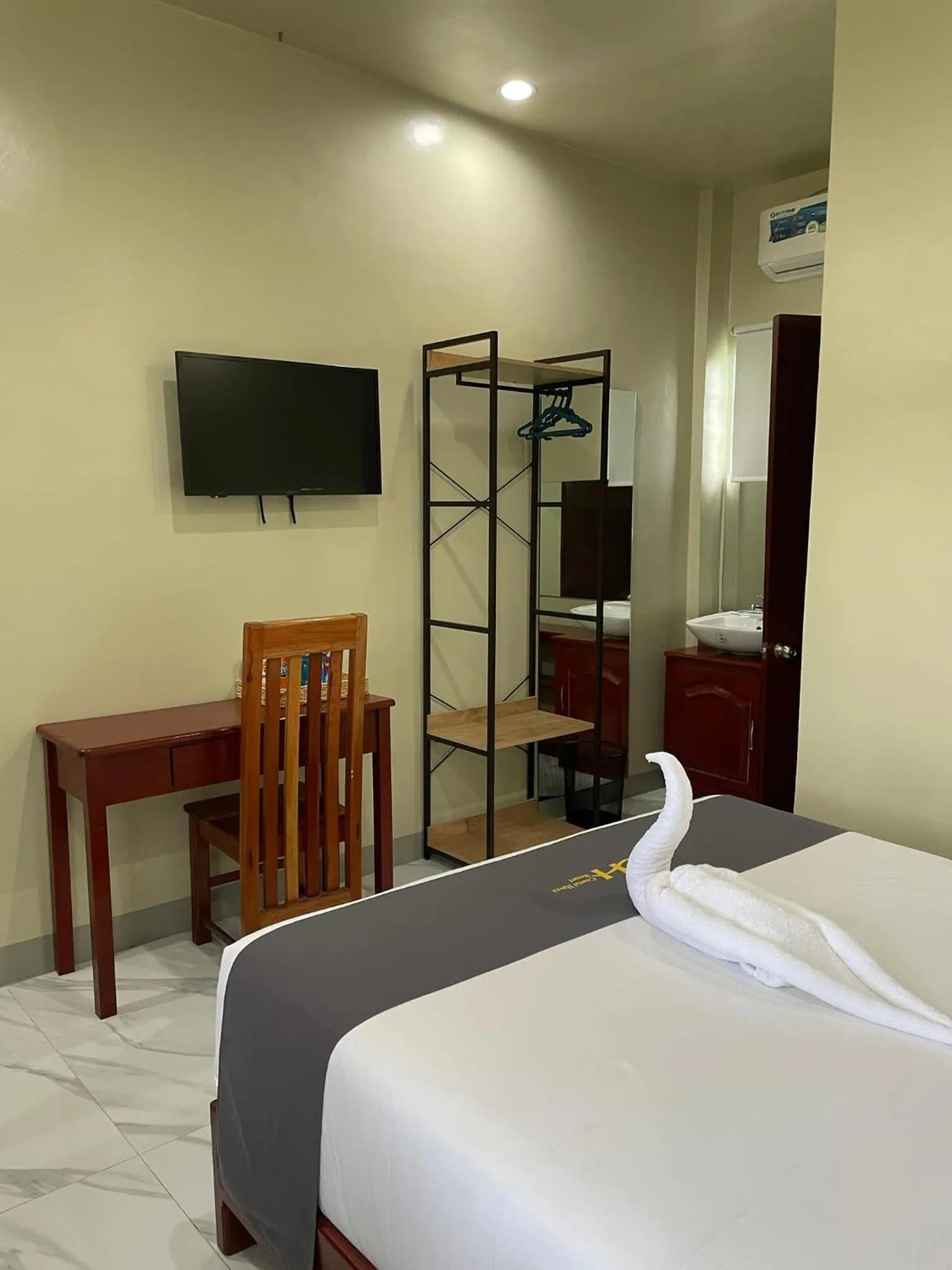 Bedroom, Bed in Coastal Haven Resort