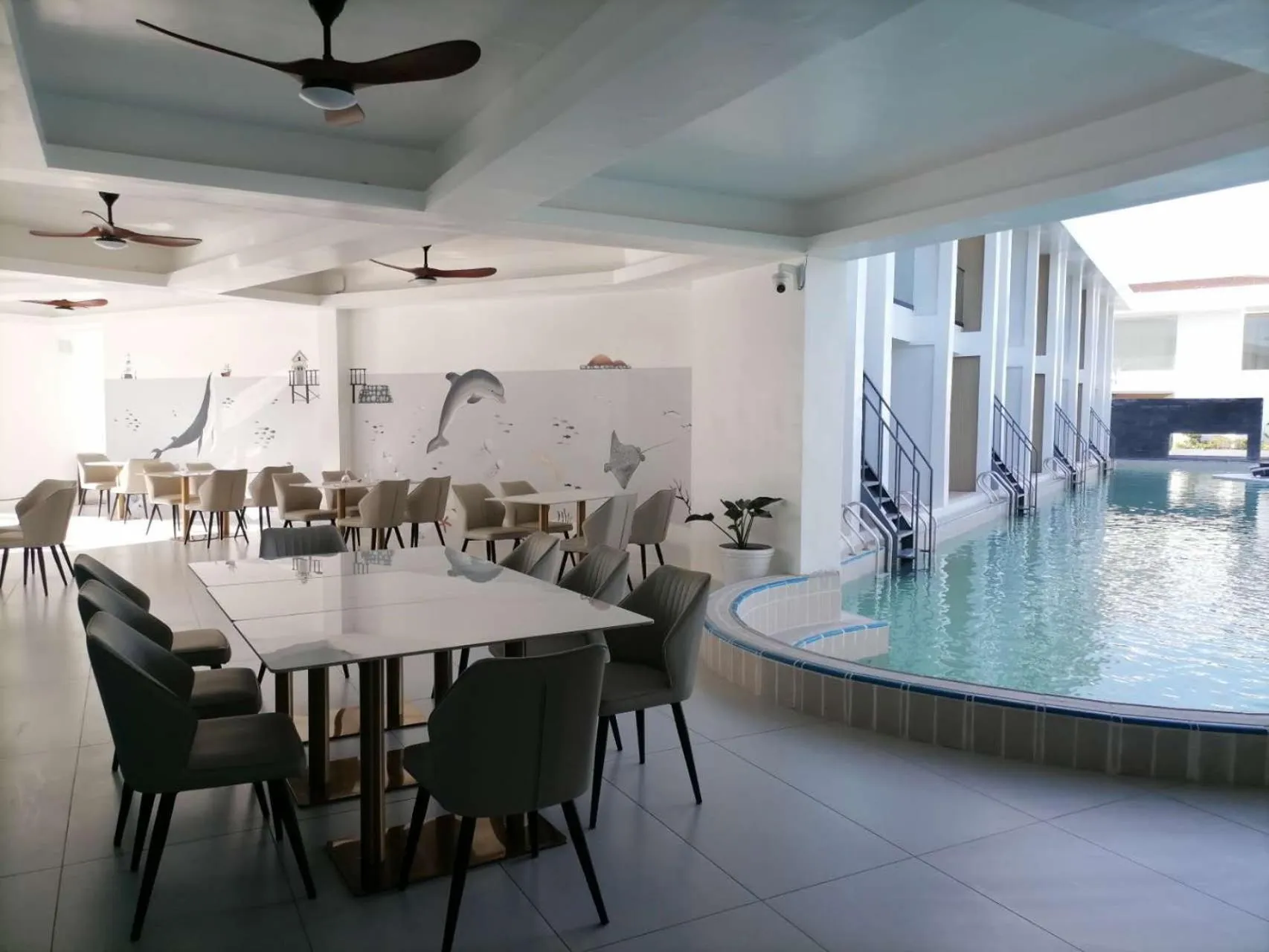 Restaurant/places to eat in Willander Resort