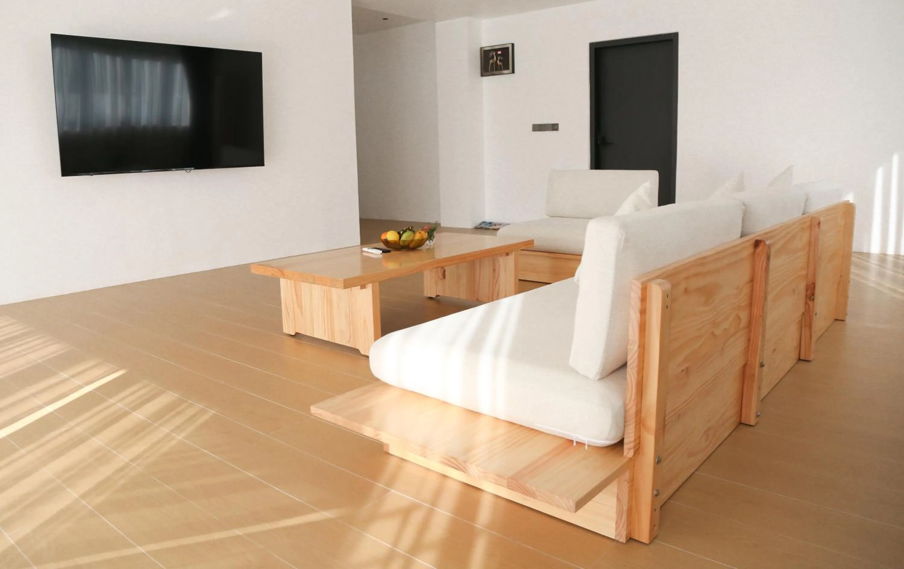 Communal lounge/ TV room in Willander Resort