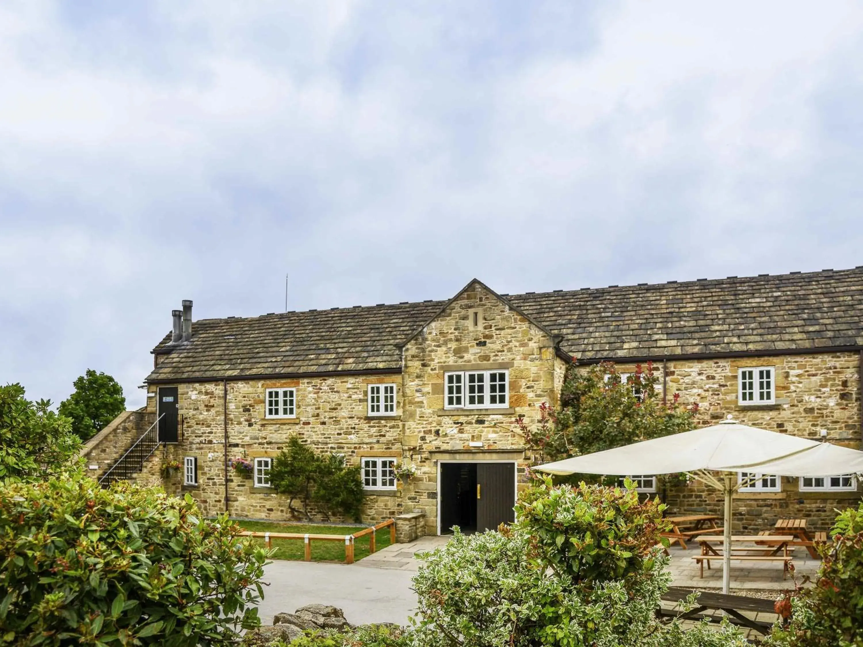 Property building in Mercure Barnsley Tankersley Manor Hotel Property building in Mercure Barnsley Tankersley Manor Hotel
