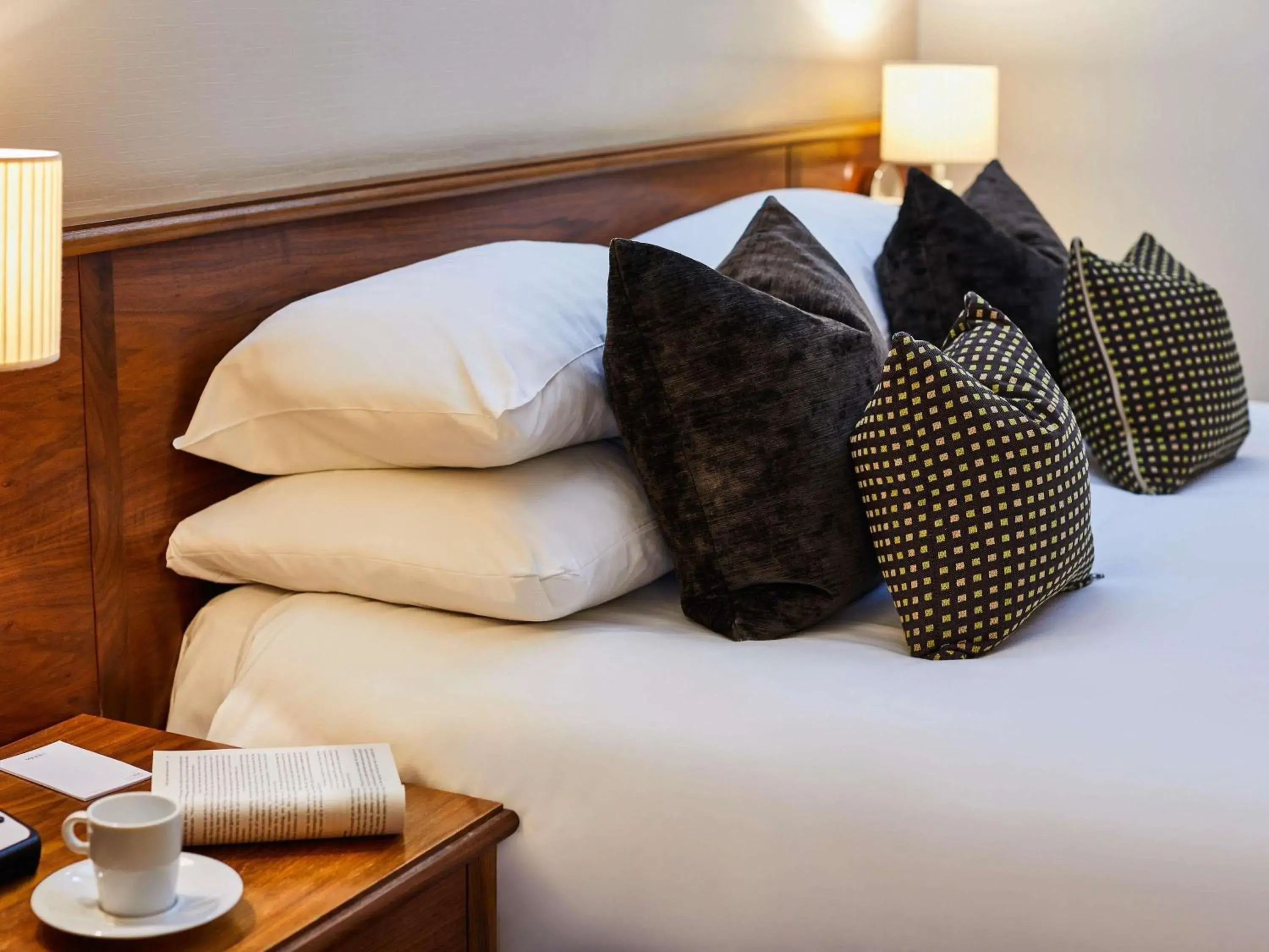 Bedroom, Bed in Mercure Barnsley Tankersley Manor Hotel Bedroom, Bed in Mercure Barnsley Tankersley Manor Hotel