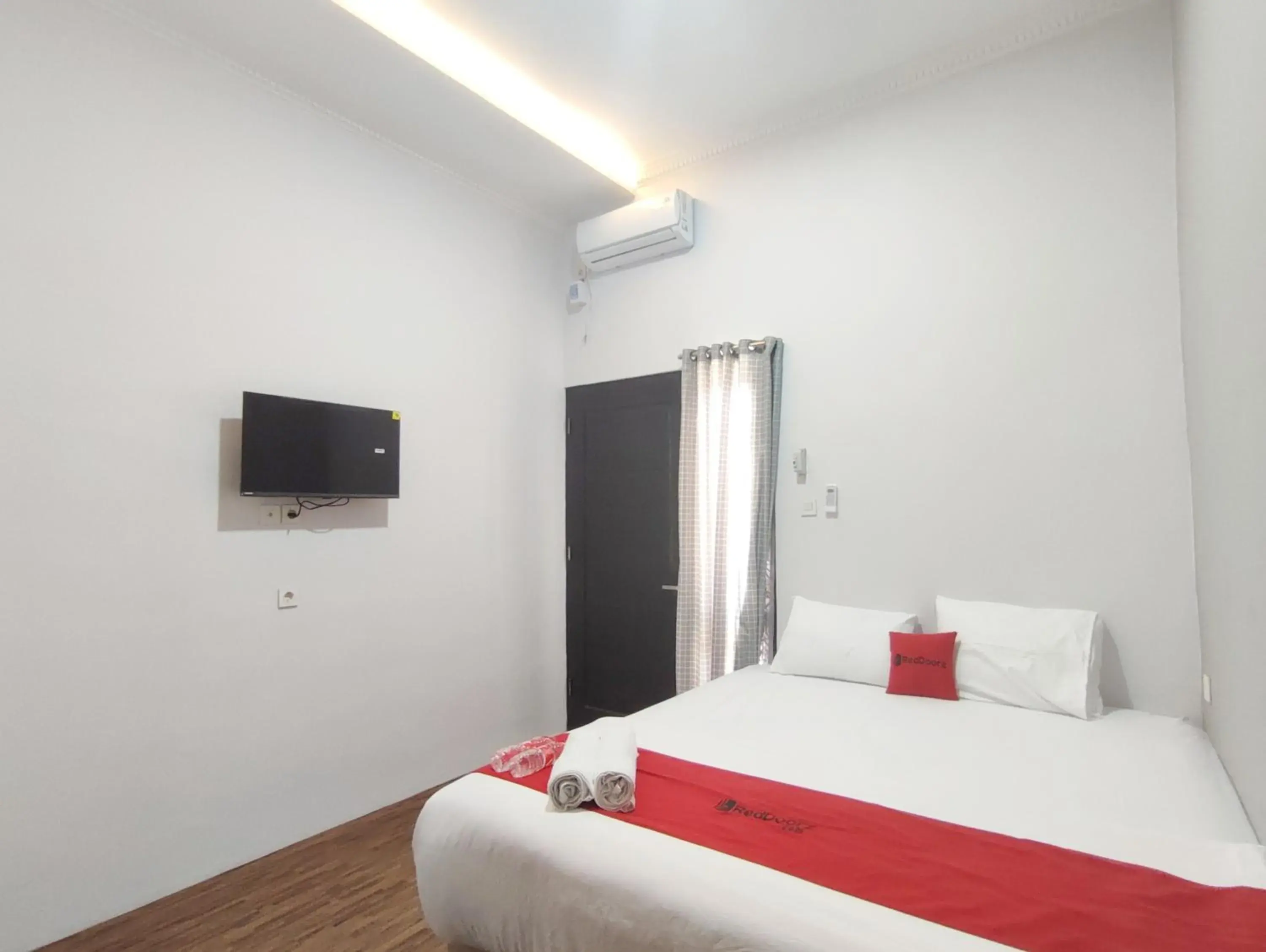 RedDoorz near Graha Saba Buana 2 RedDoorz near Graha Saba Buana 2