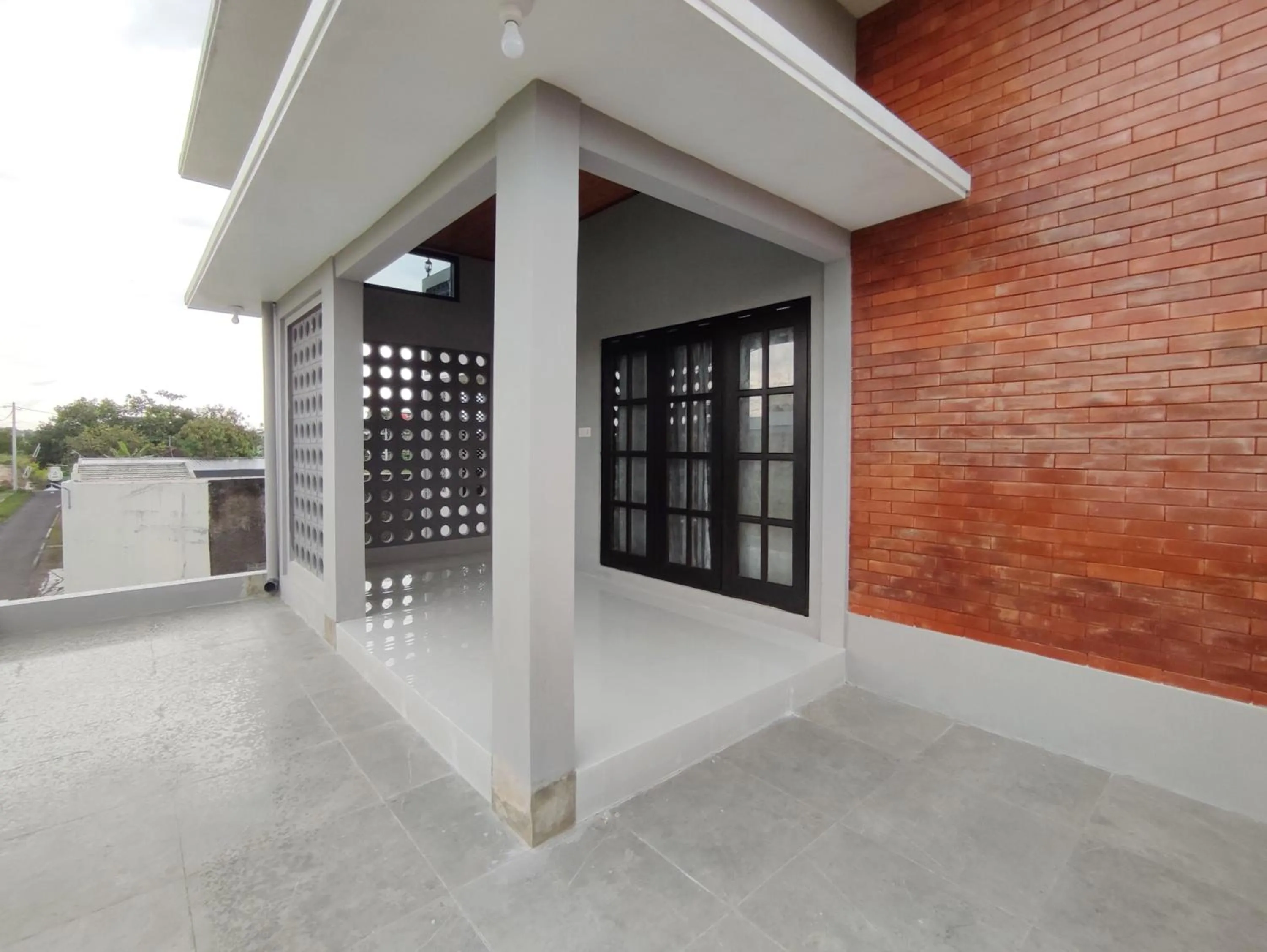 Balcony/Terrace in RedDoorz near Graha Saba Buana 2
