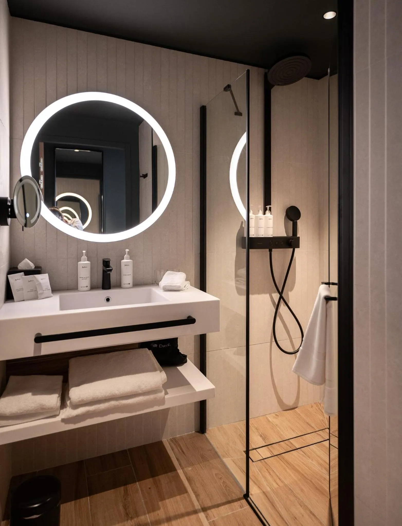 Bathroom in Radisson Hotel Reims