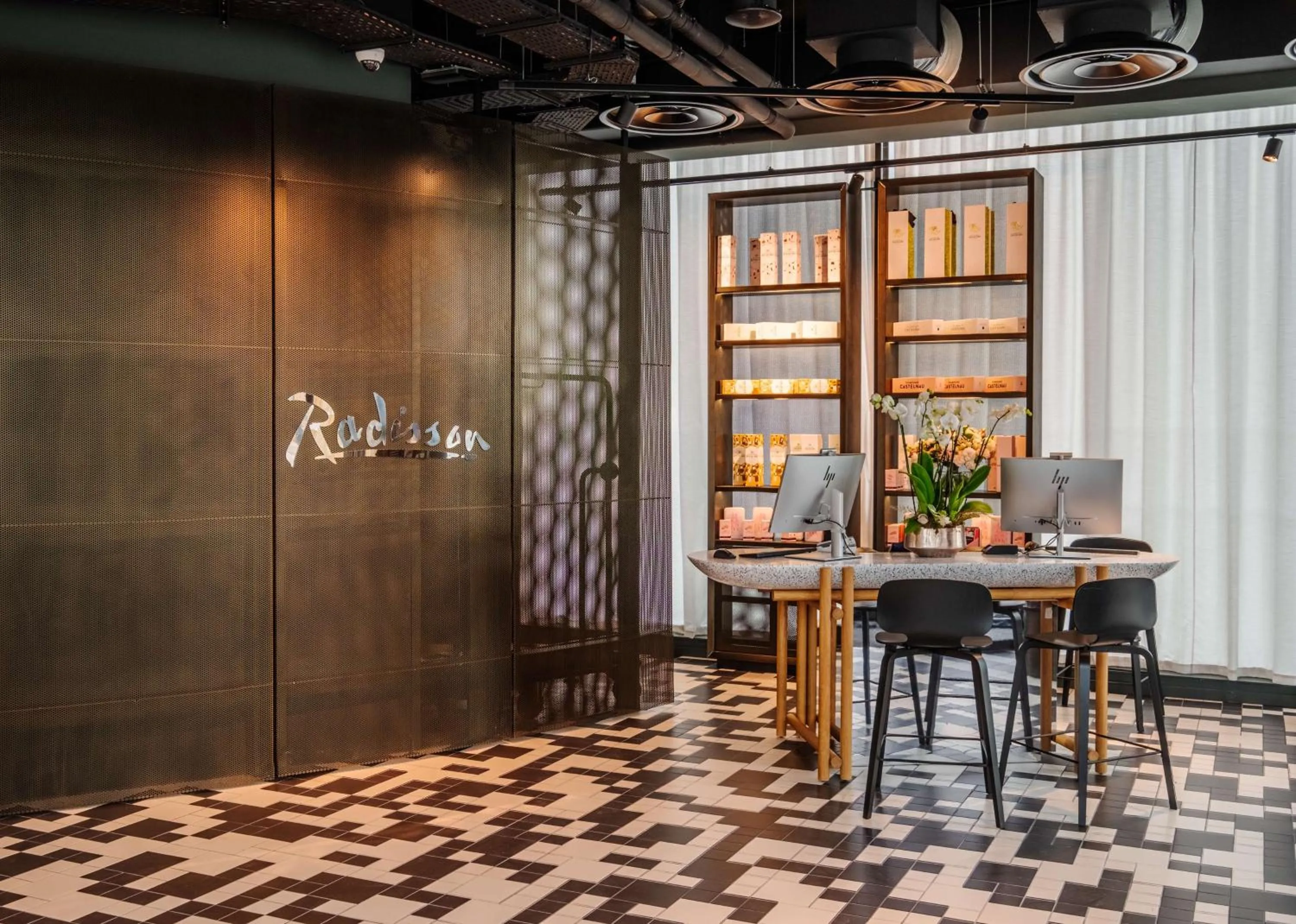 Lobby or reception in Radisson Hotel Reims