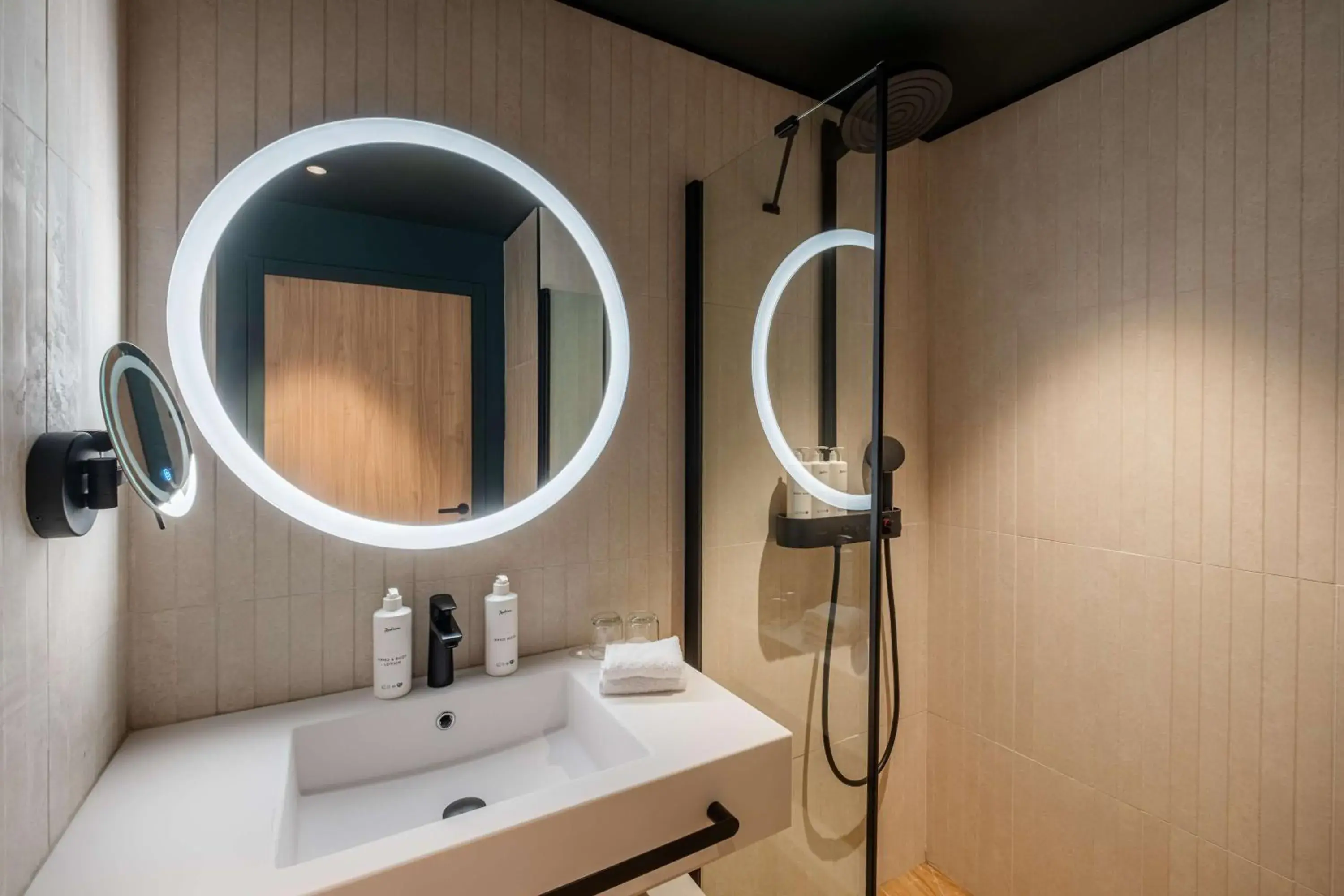 Bathroom in Radisson Hotel Reims Bathroom in Radisson Hotel Reims