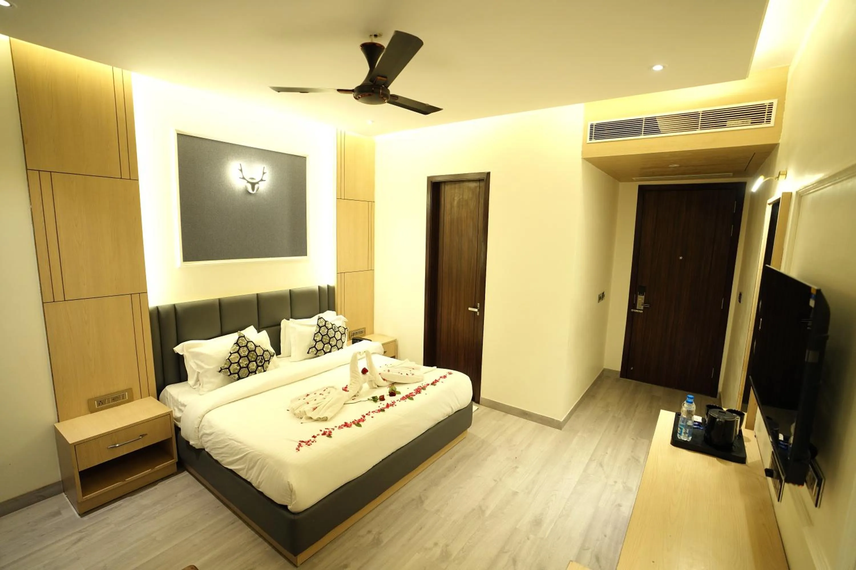 Shower in HOTEL CASA ROYALE