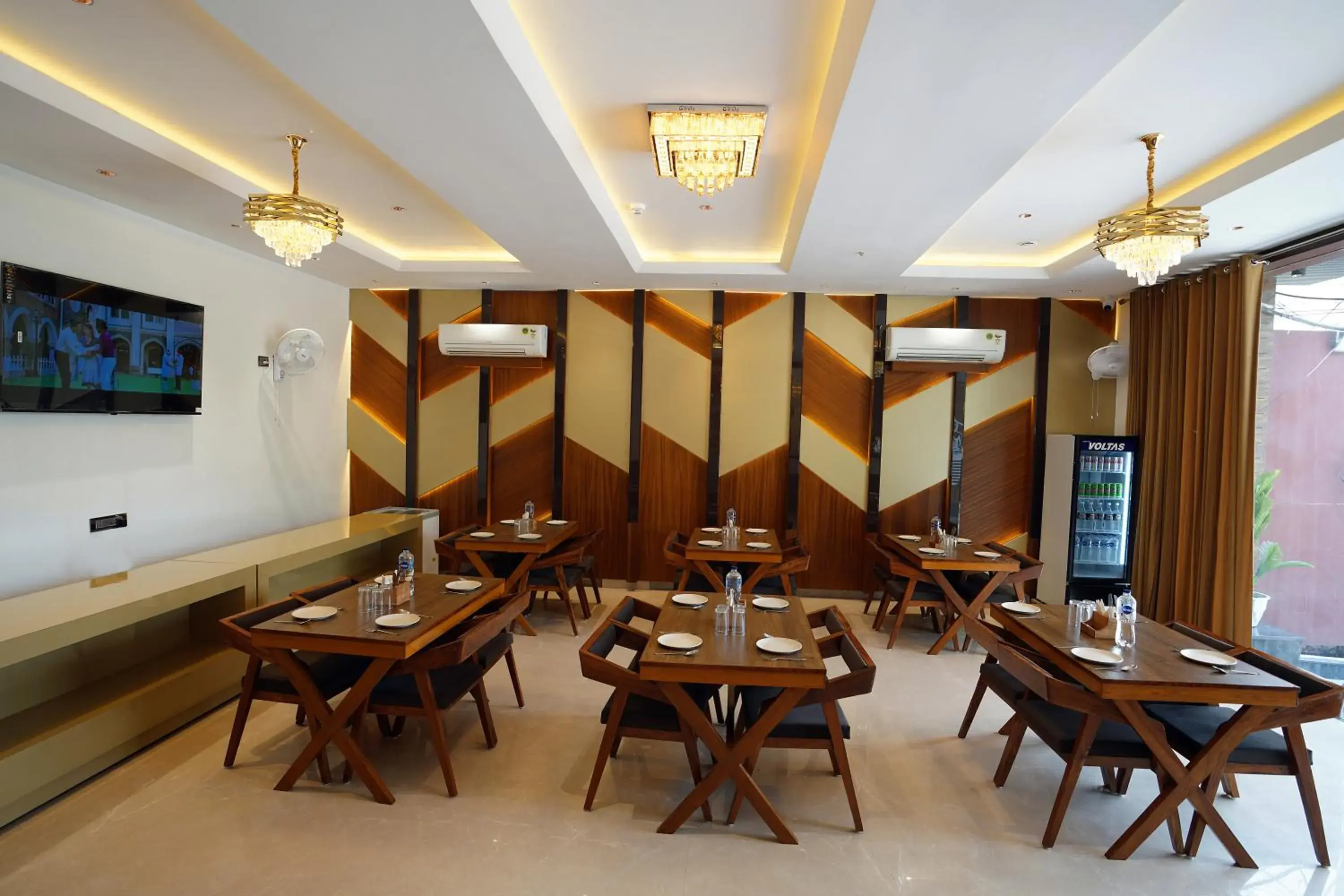 Restaurant/places to eat in HOTEL CASA ROYALE Restaurant/places to eat in HOTEL CASA ROYALE