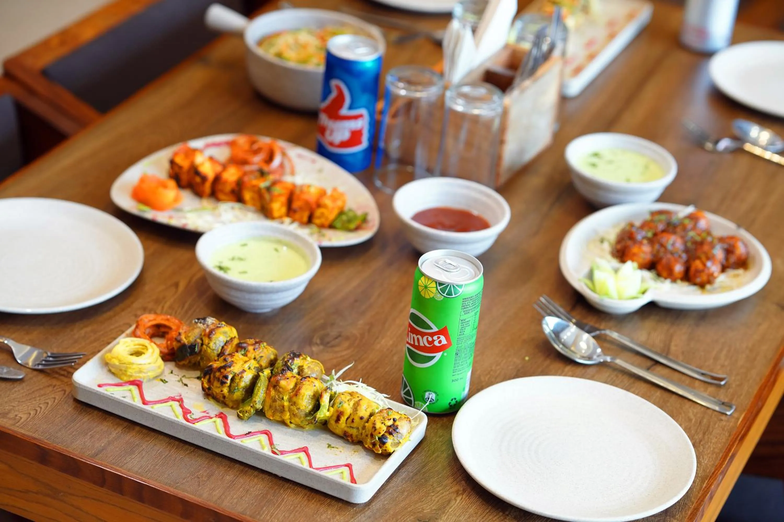 Restaurant/places to eat in HOTEL CASA ROYALE