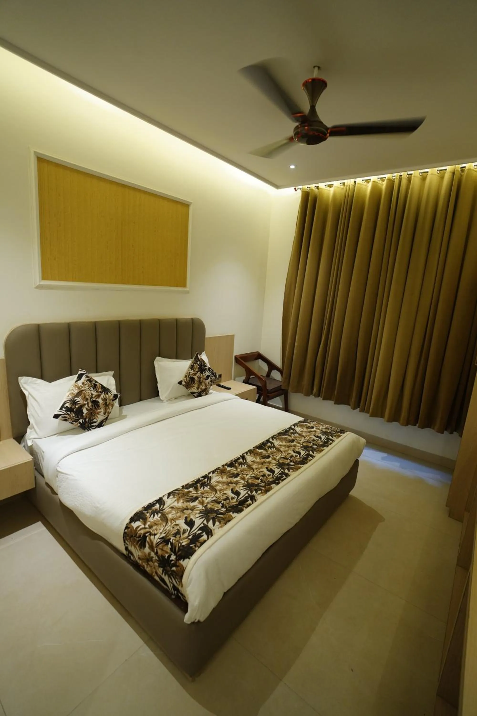 Shower in HOTEL CASA ROYALE