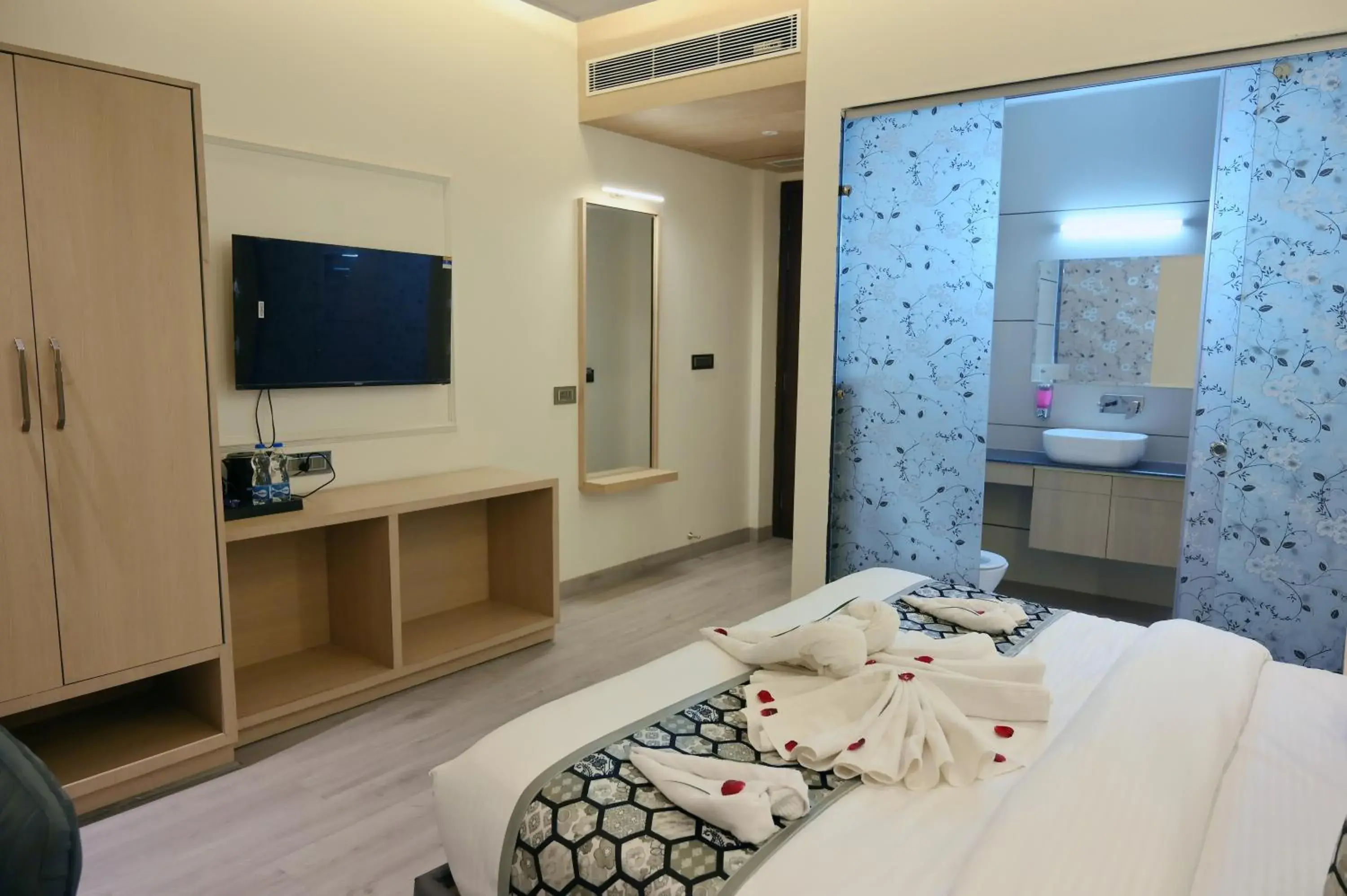 Bedroom in HOTEL CASA ROYALE Bedroom in HOTEL CASA ROYALE