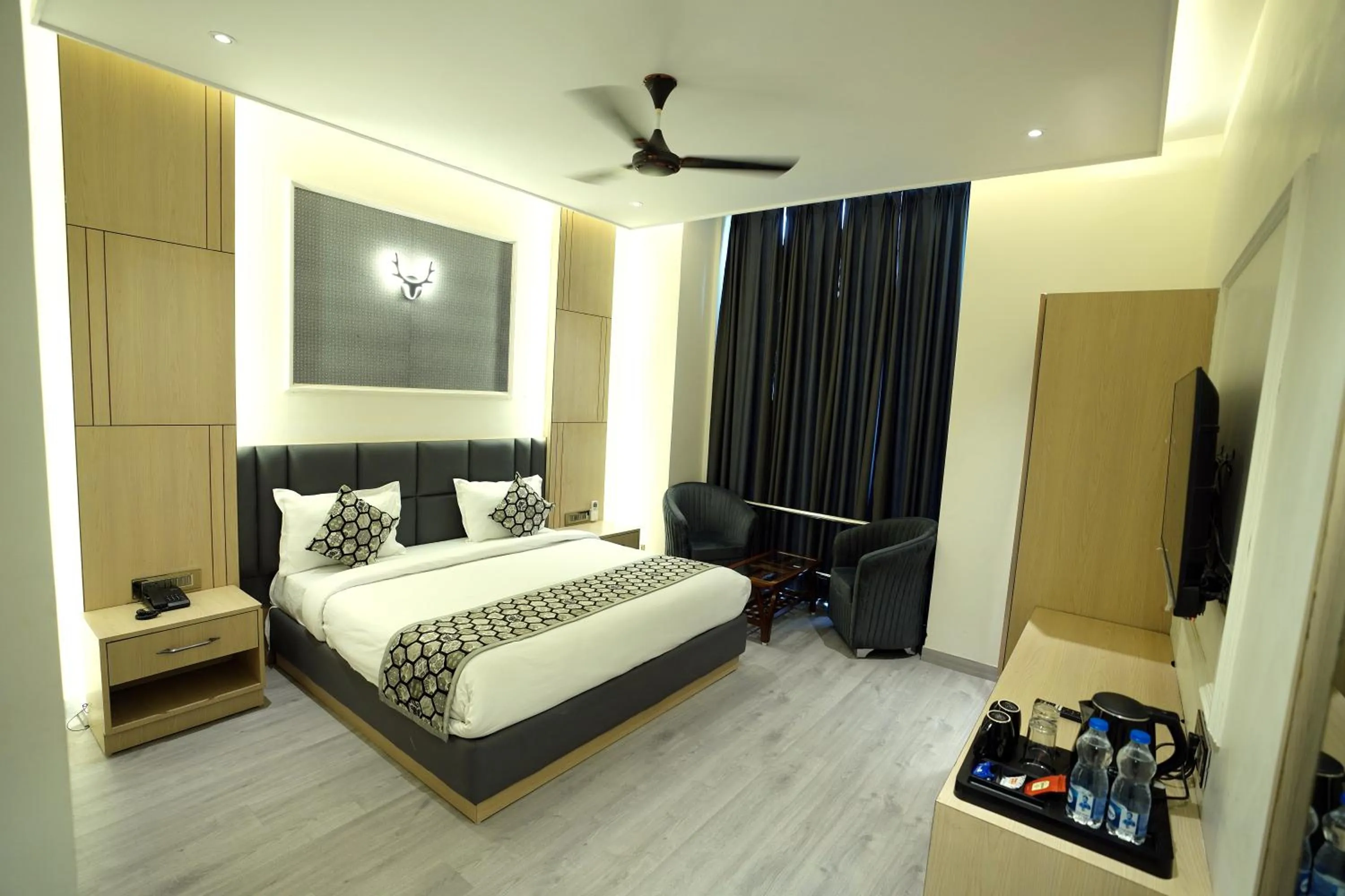 Bedroom in HOTEL CASA ROYALE