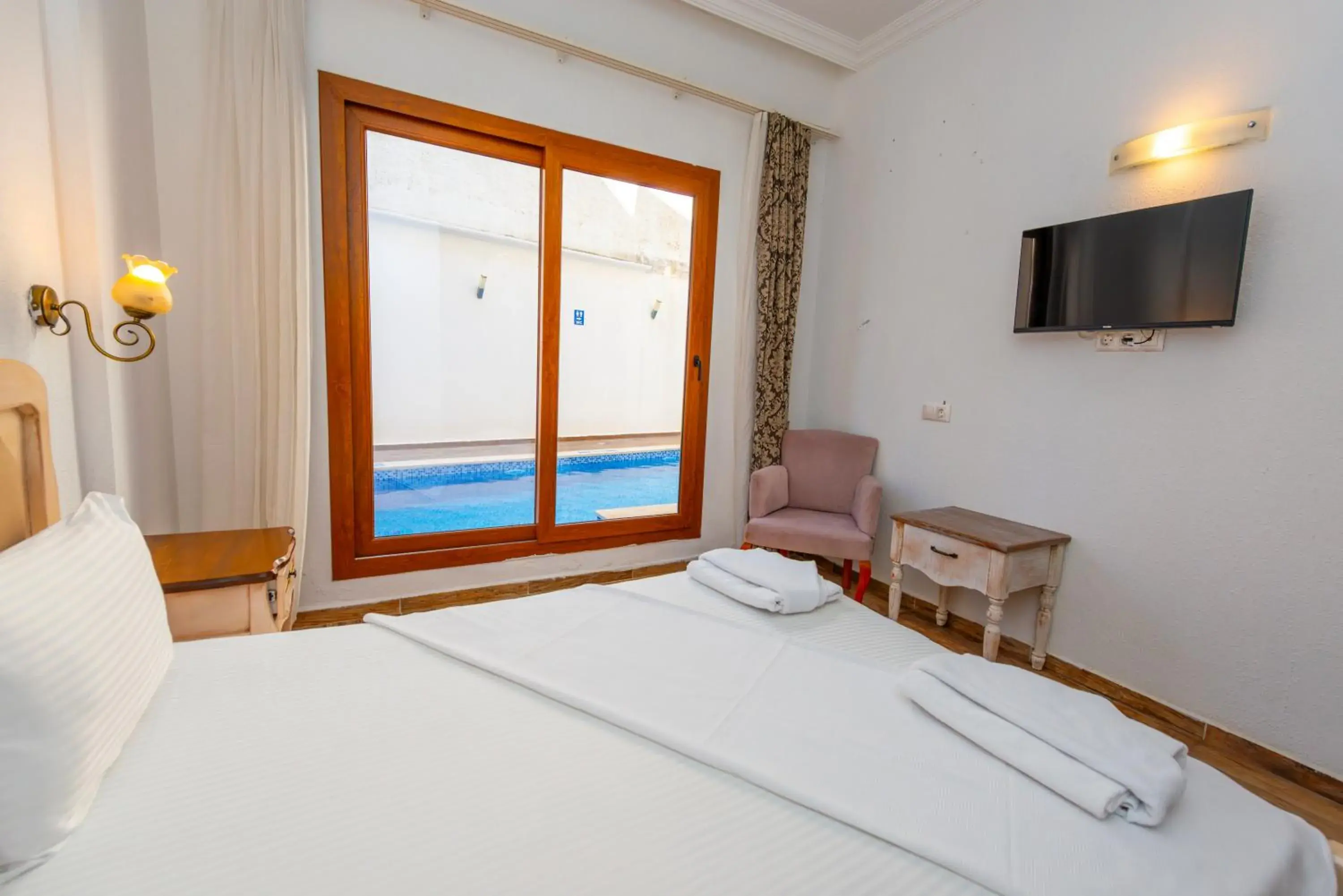 Double or Twin Room with Pool View in Cennet Life Hotel Double or Twin Room with Pool View in Cennet Life Hotel
