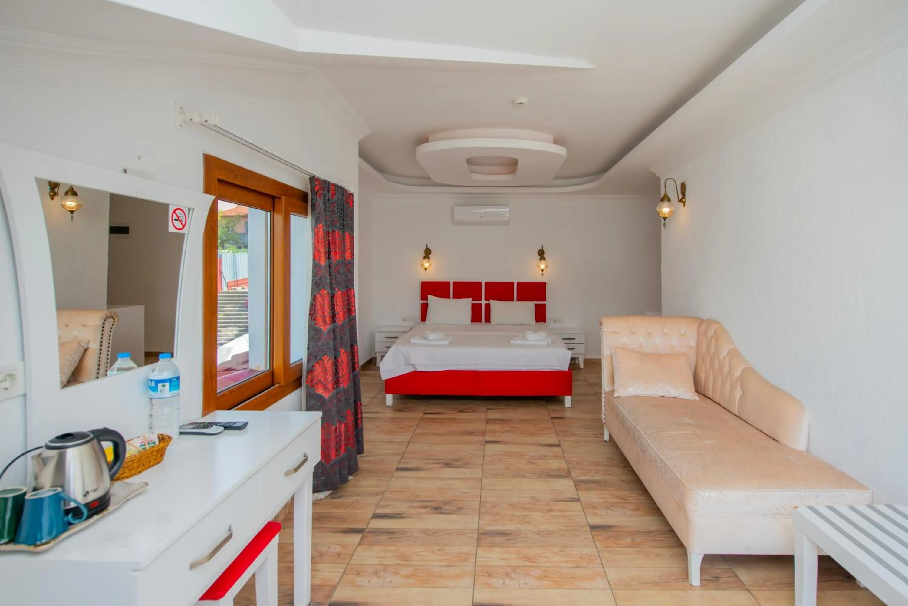 Photo of the whole room, Bed in Cennet Life Hotel