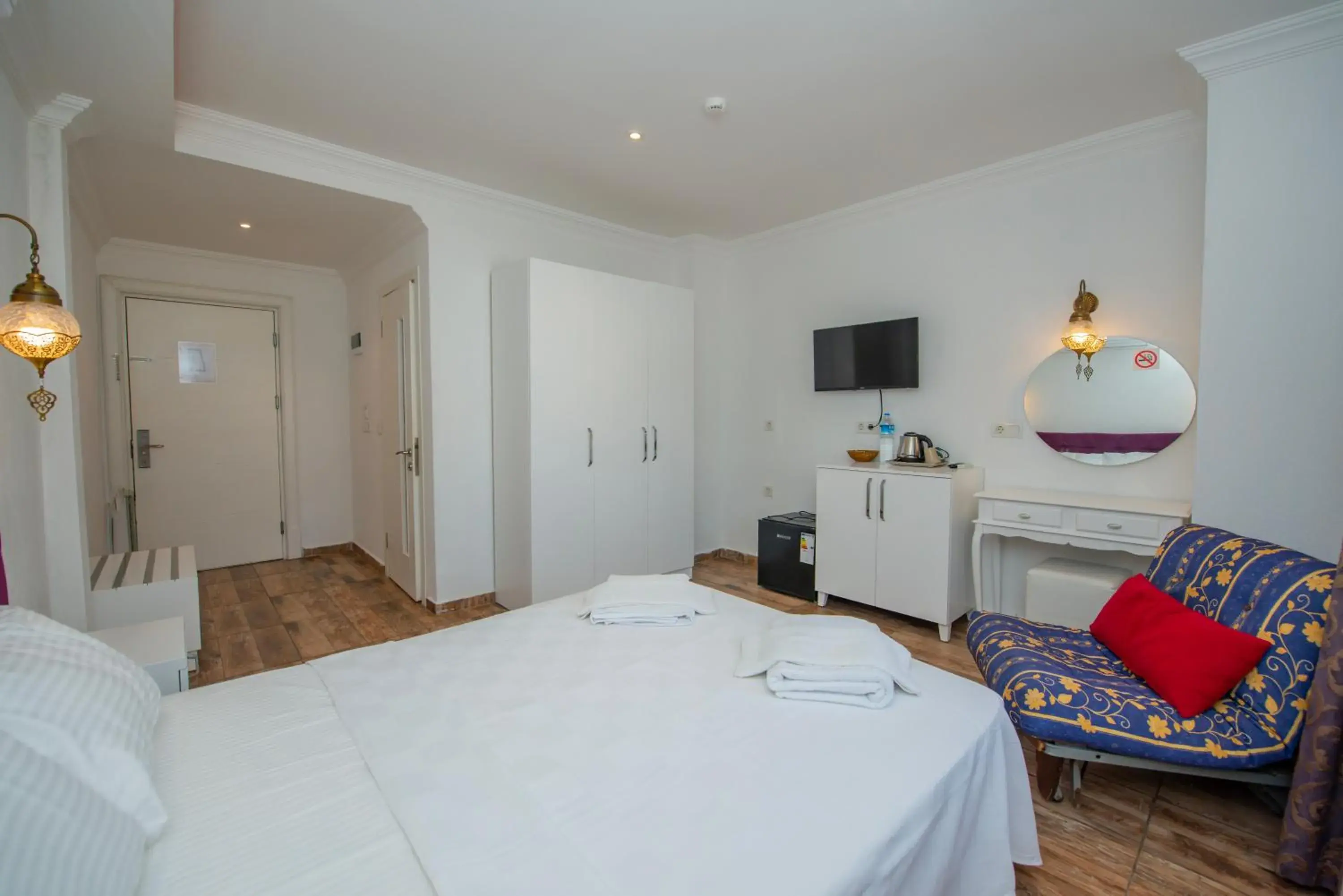 Photo of the whole room, Bed in Cennet Life Hotel Photo of the whole room, Bed in Cennet Life Hotel