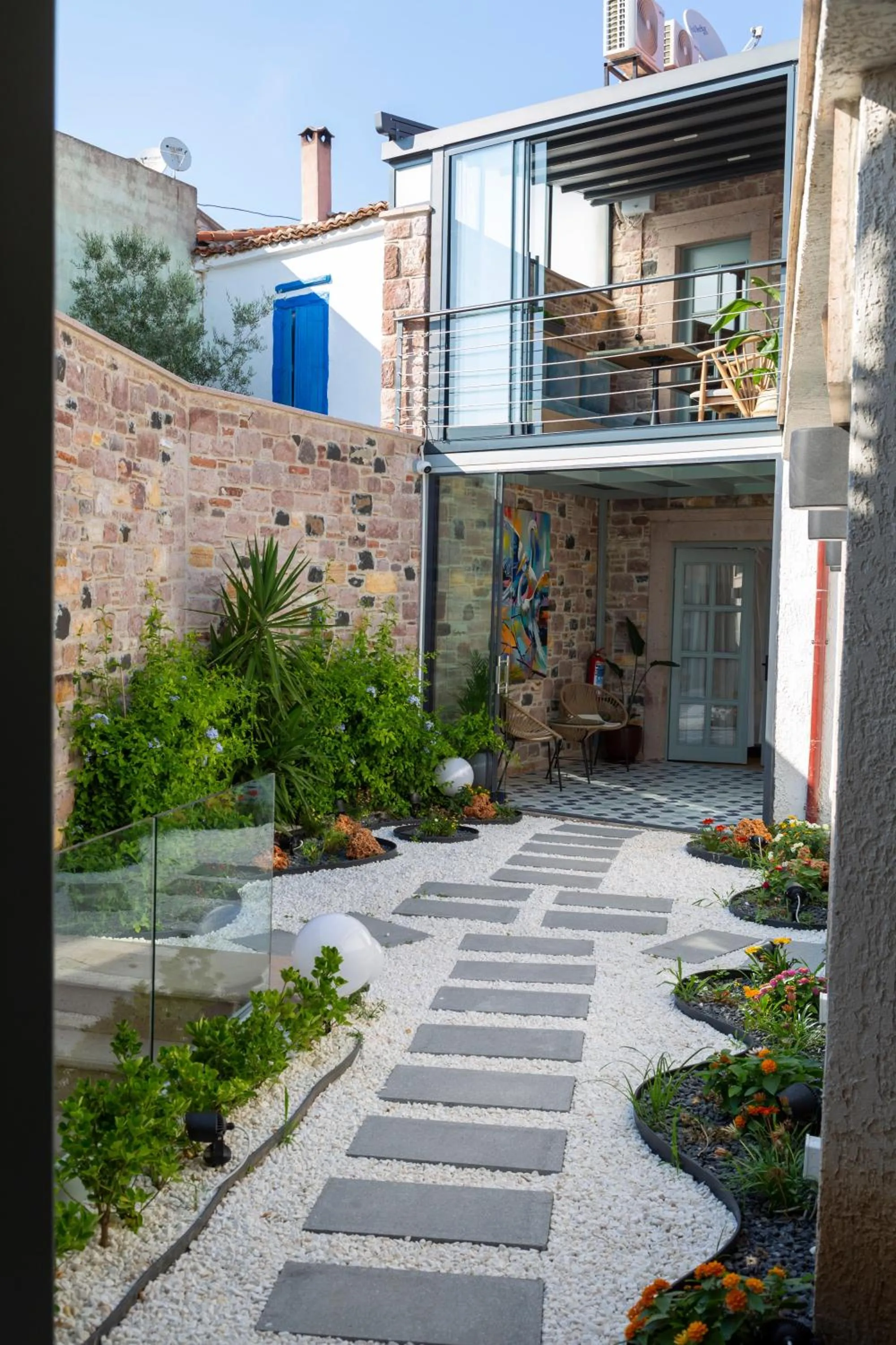 Property building in Qara Otel