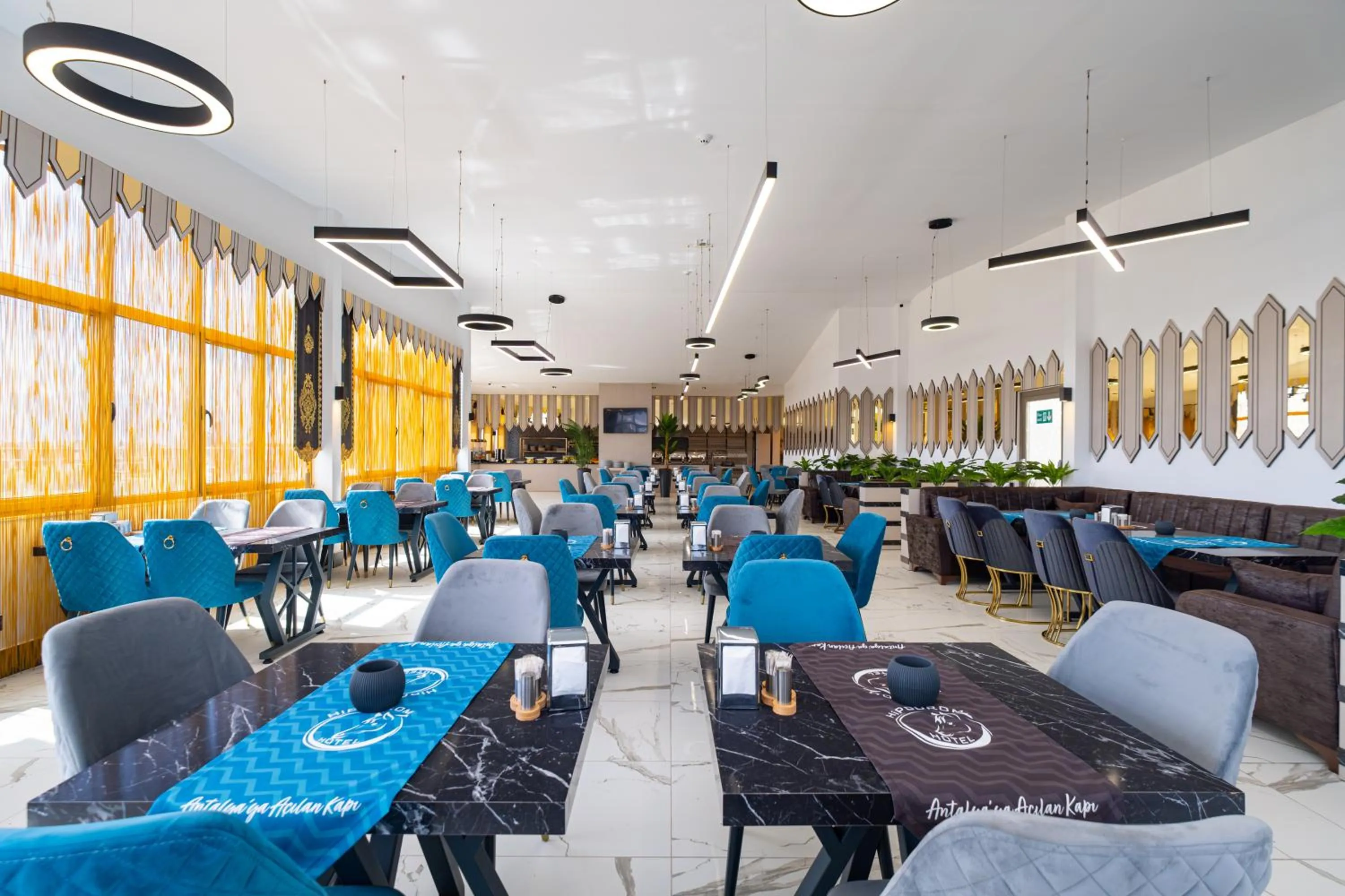 Restaurant/places to eat in Hipodrom Hotel